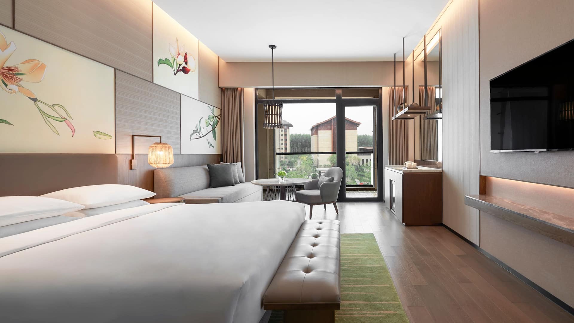 1/2 Hyatt Regency Beijing Shiyuan King Bed Bedroom