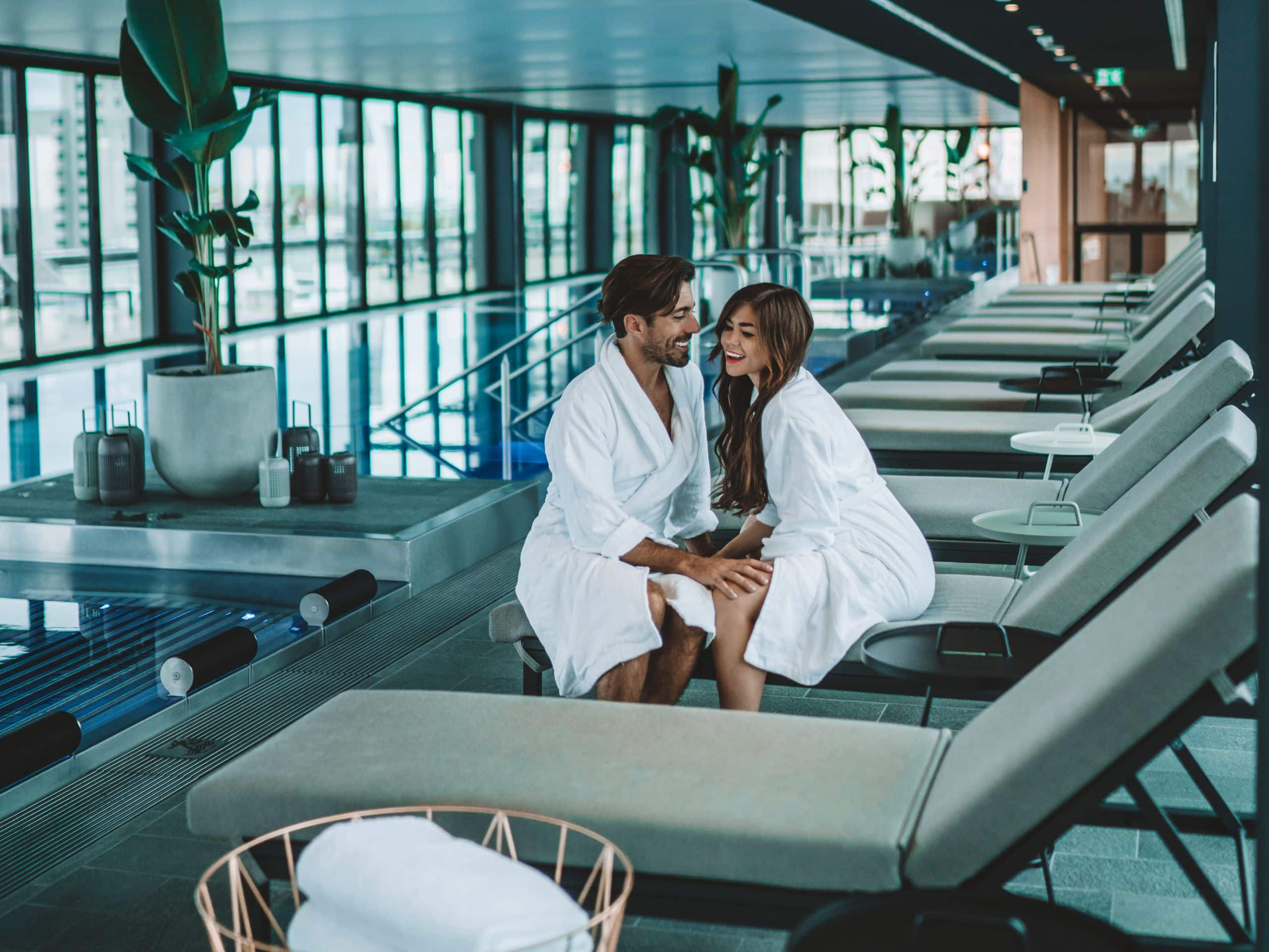 Andaz Munich Schwabinger Tor Spa Pool Couple