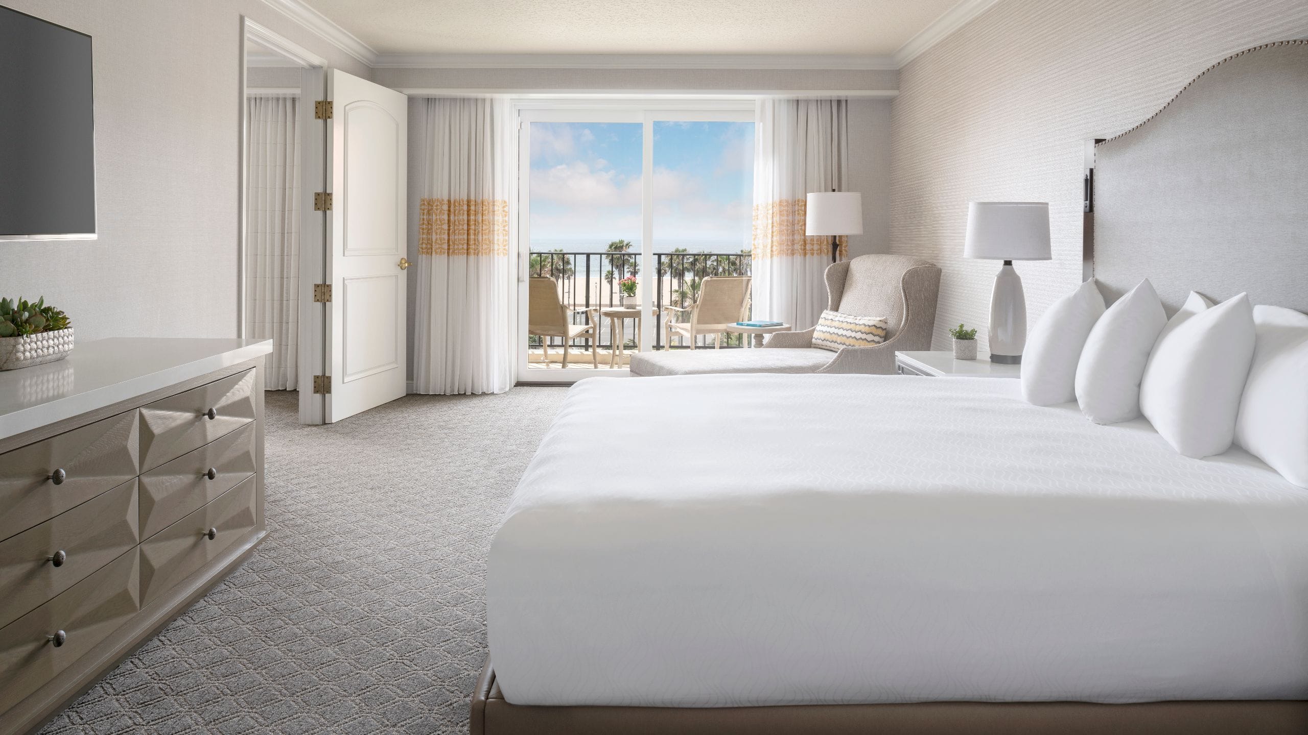 Hyatt Regency Huntington Beach Resort and Spa Catalina Suite Bedroom