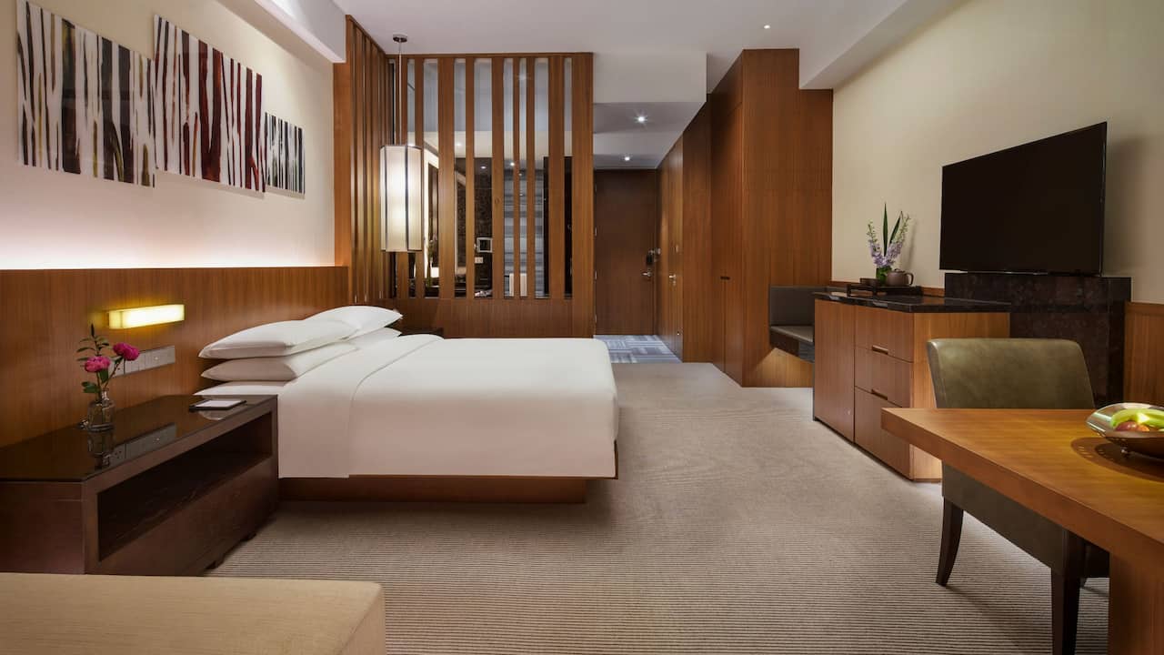 Club King Guestroom