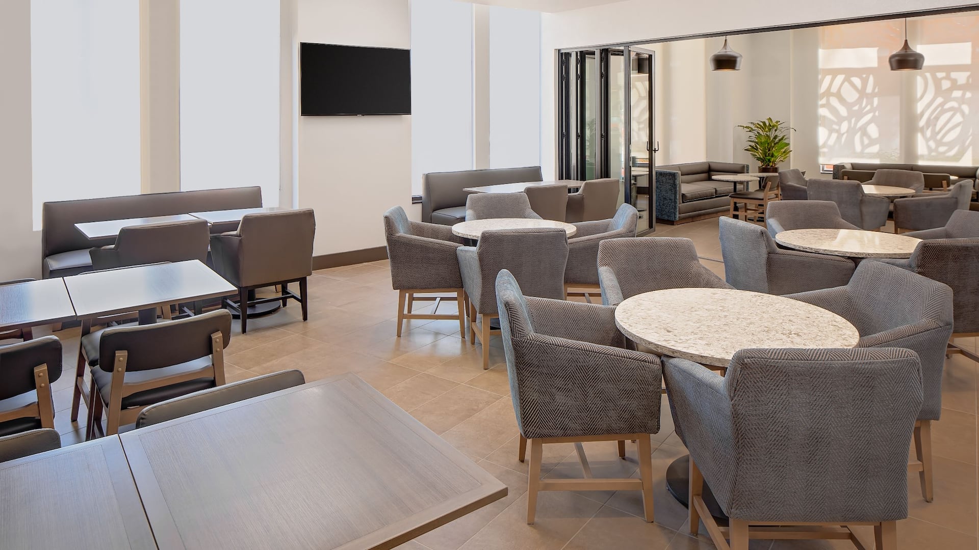 2 of 2 Hyatt Place New Orleans/Convention Center Cafe Seating