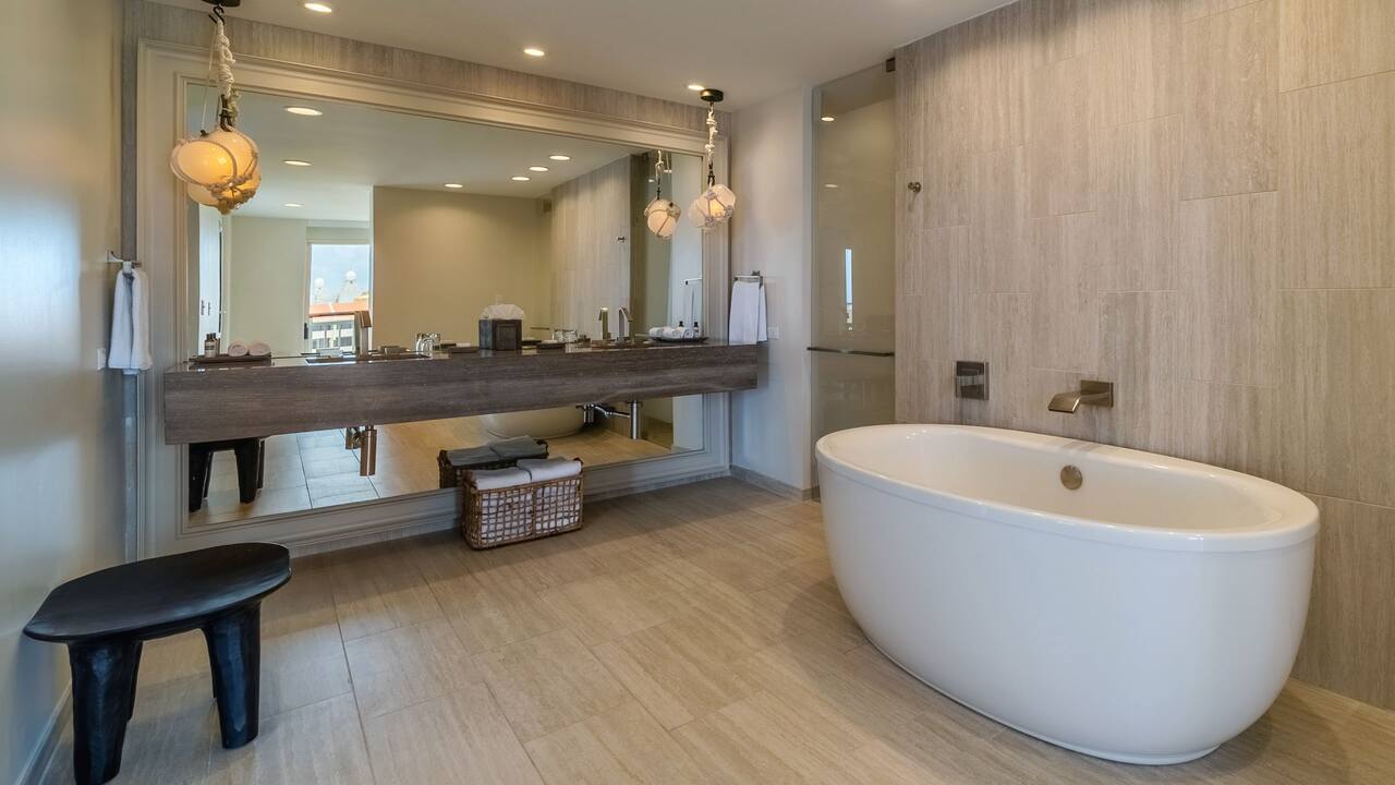 Governors Suite Master Bathroom