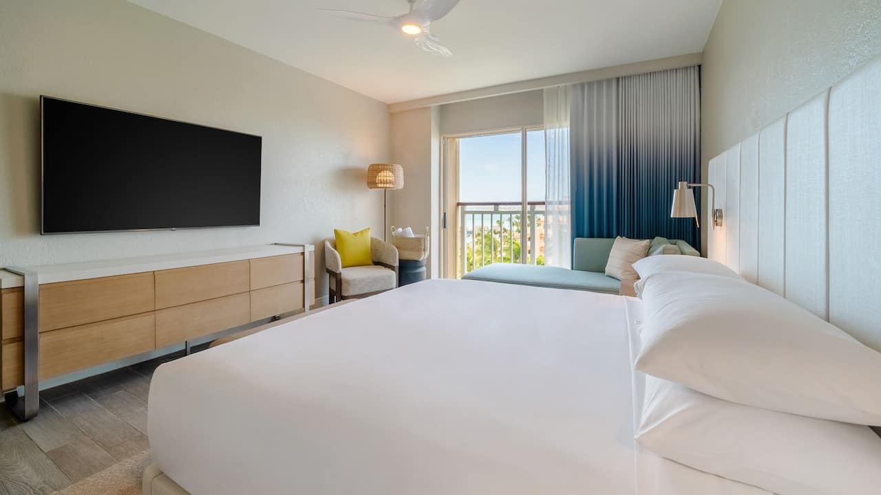 One King Bed Resort and Ocean View guestroom with chair and tv
