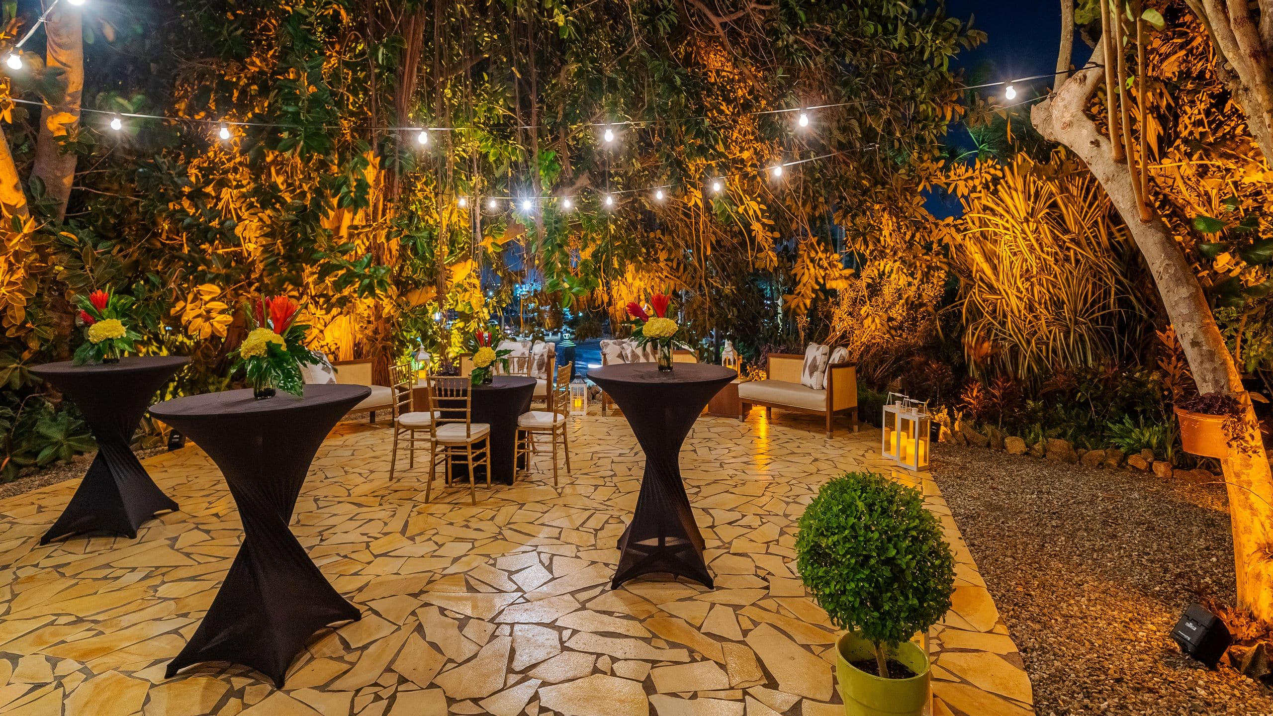 Tropical themed dinner set-up in Aruba
