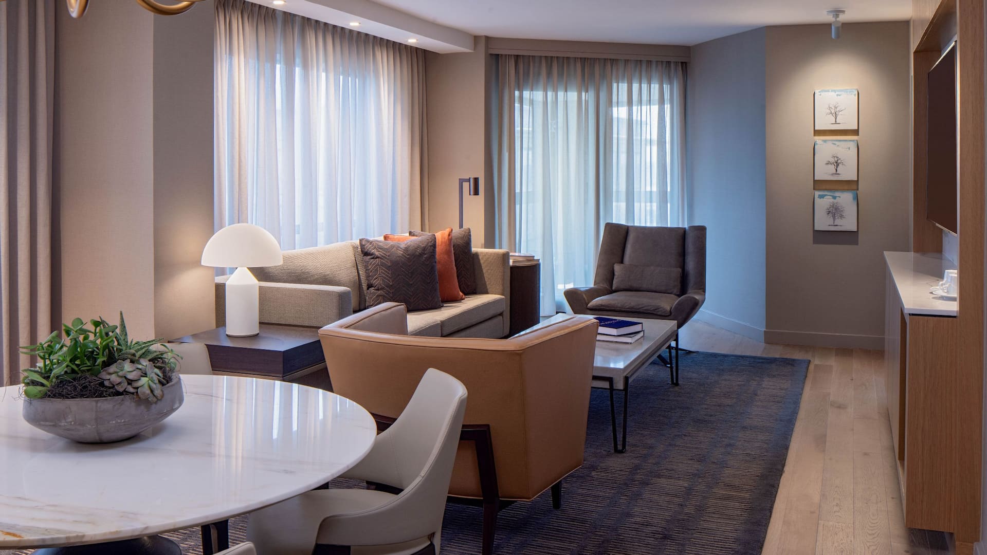 Hyatt Regency Crystal City at Reagan National Airport Med Suite Living Area