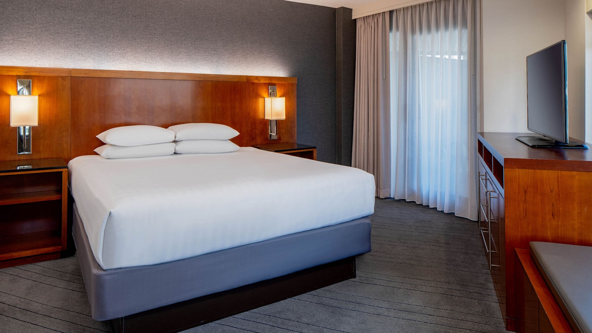 第 3，共 4 Hyatt Regency Crystal City at Reagan National Airport Small Suite Bedroom
