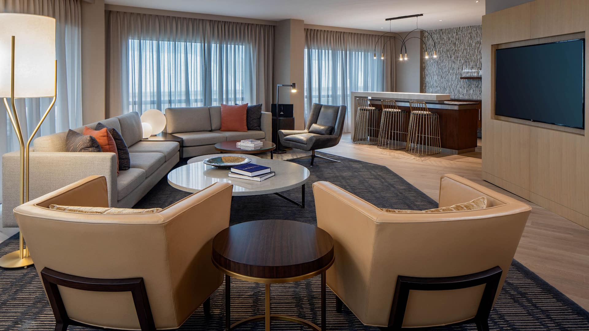 Hyatt Regency Crystal City at Reagan National Airport Suite Living Room