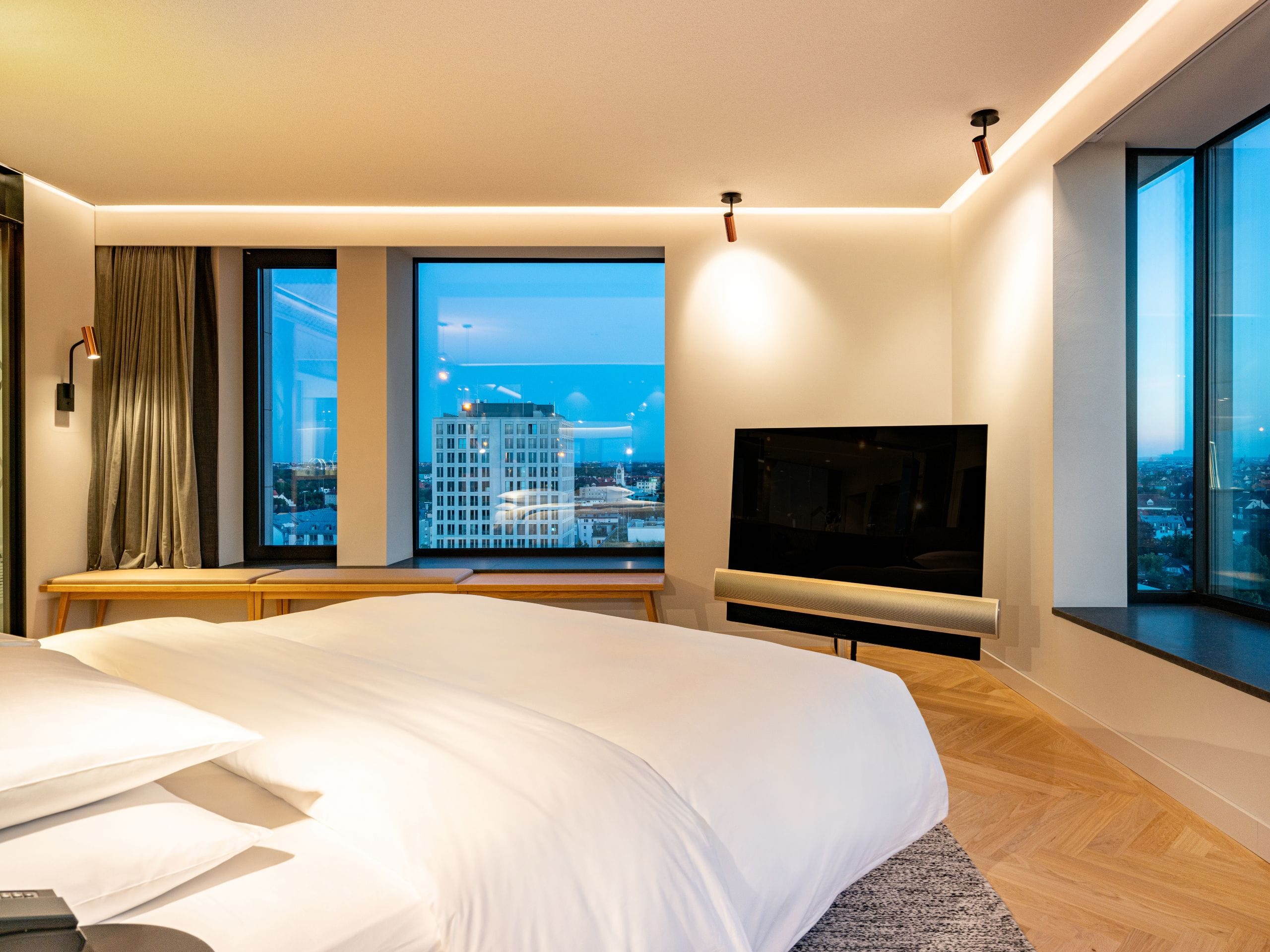 Andaz Munich Schwabinger Tor Tower View Suite Bedroom