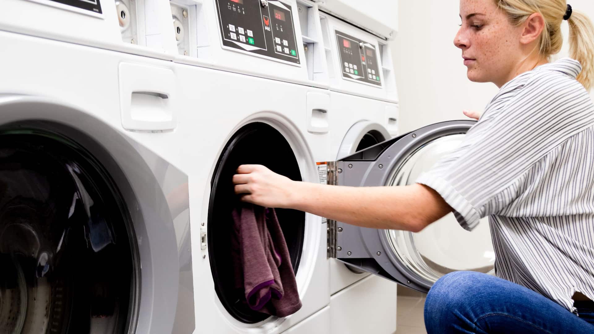 Hyatt House HH_P500 Woman Doing Laundry