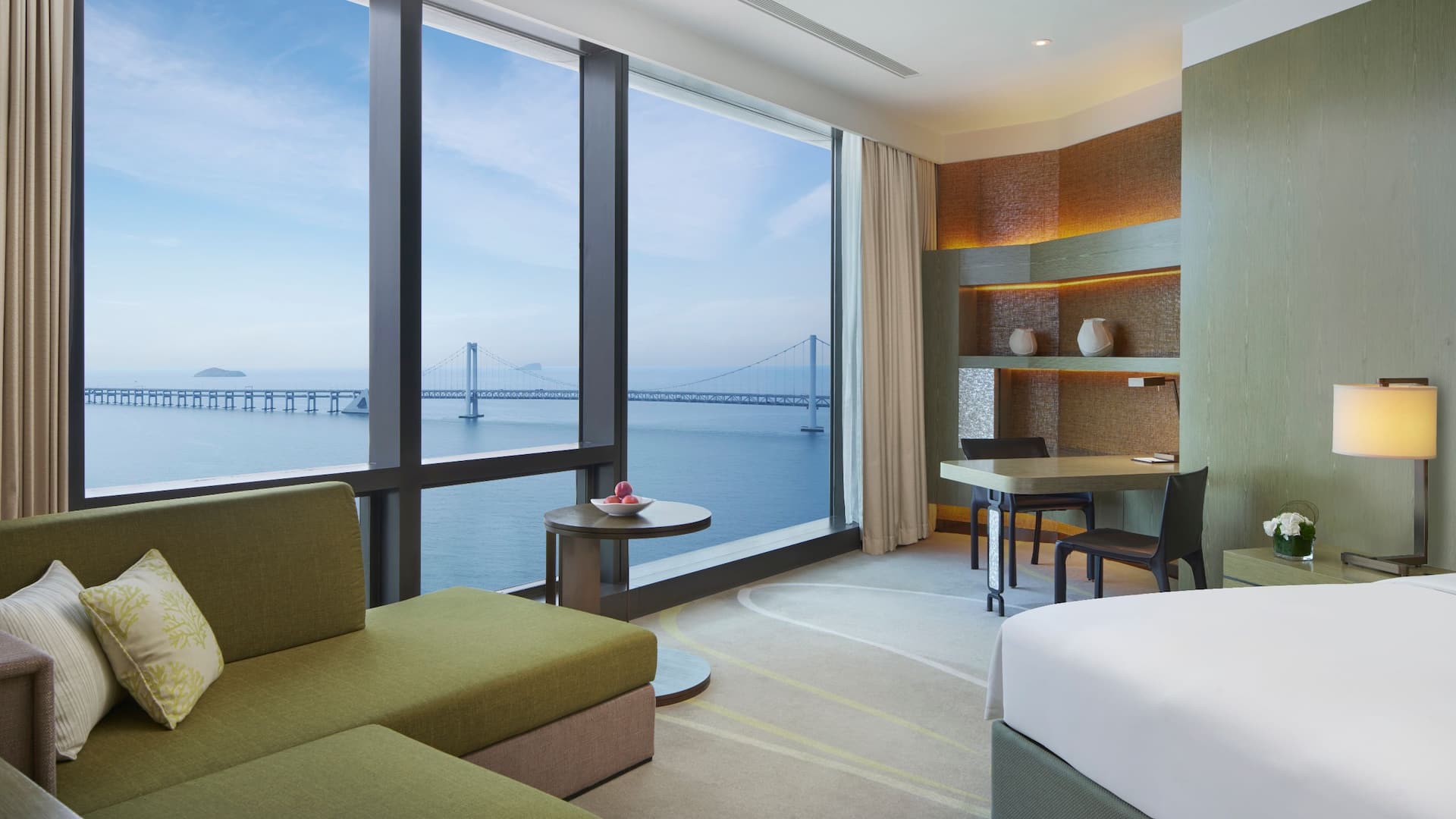 1 de 2 Grand Hyatt Dalian Ocean View Room