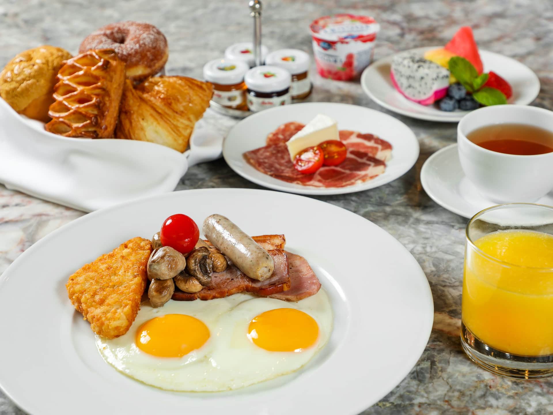 Hyatt Regency Hong Kong, Sha Tin Room Service American Breakfast