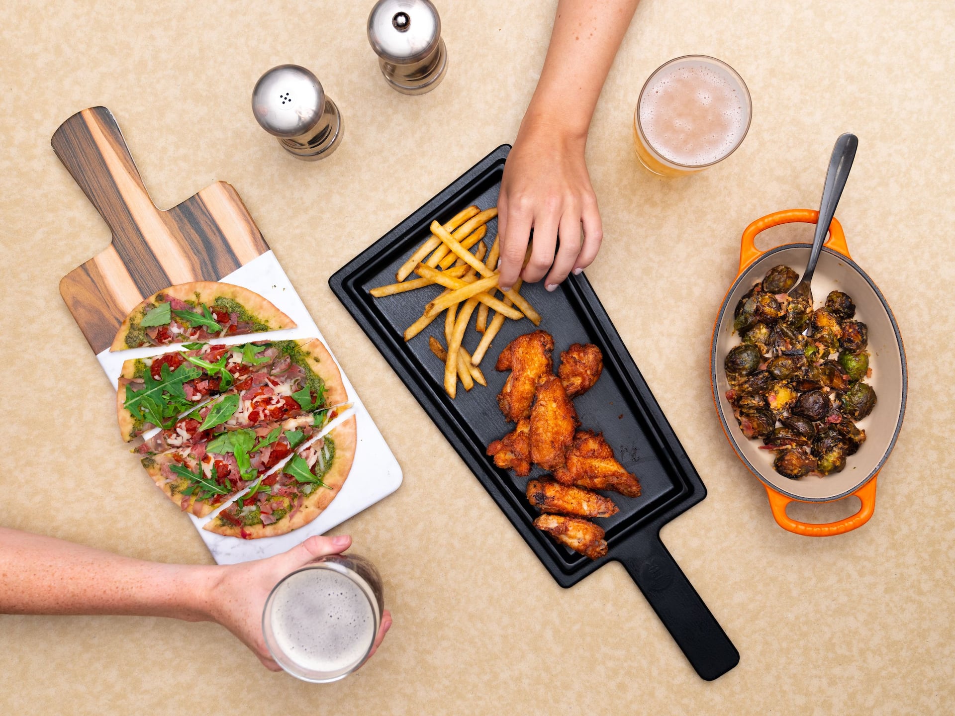 Hyatt Place HP_P408 Flatbread with Chicken and Salad