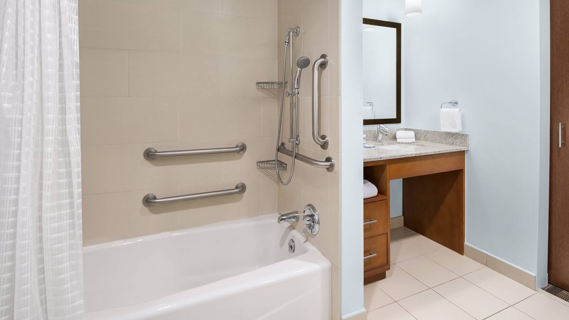 4 из 4 Hyatt House Boulder/Broomfield ADA Tub