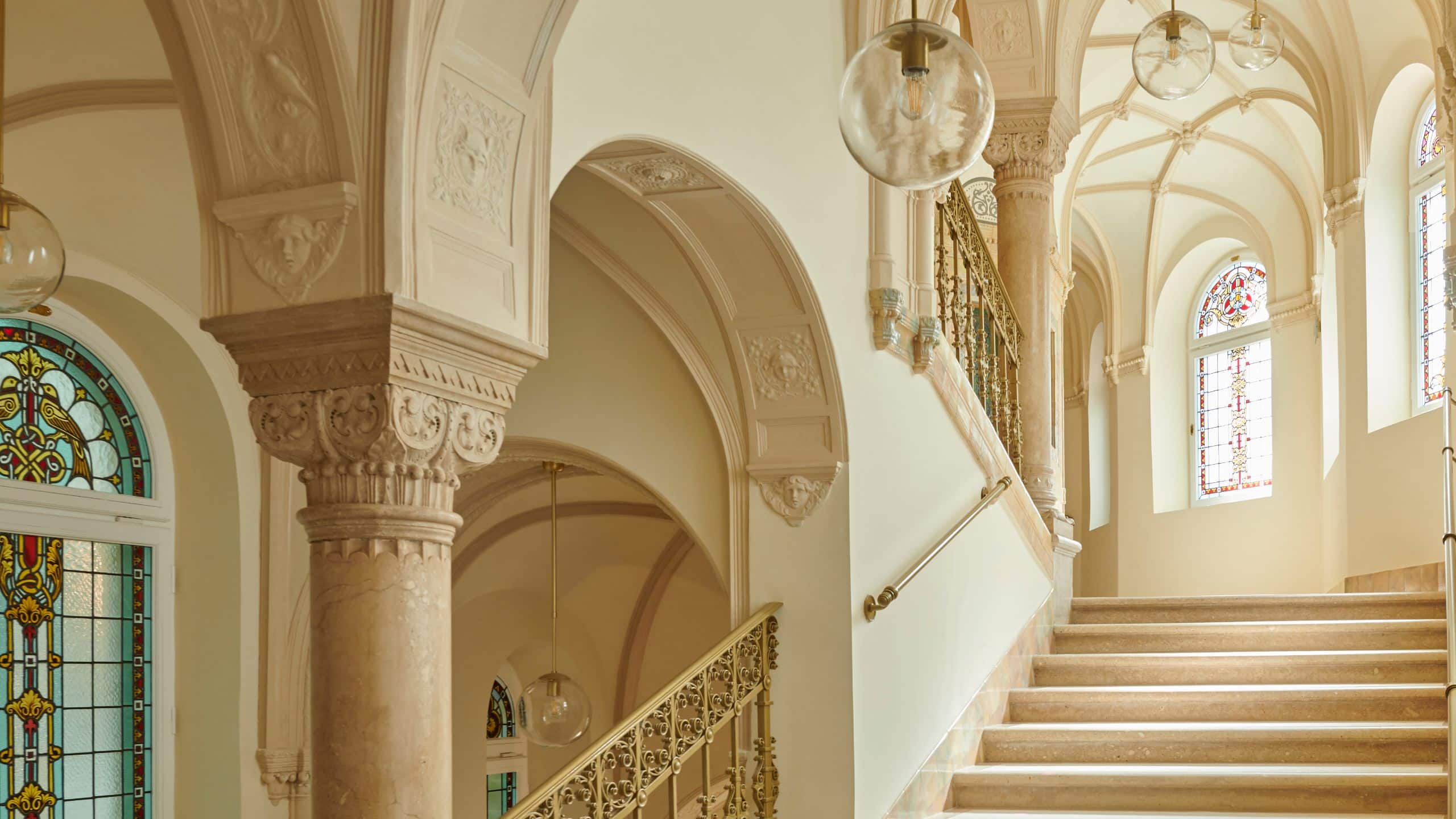 Párisi Udvar Hotel Budapest Staircase