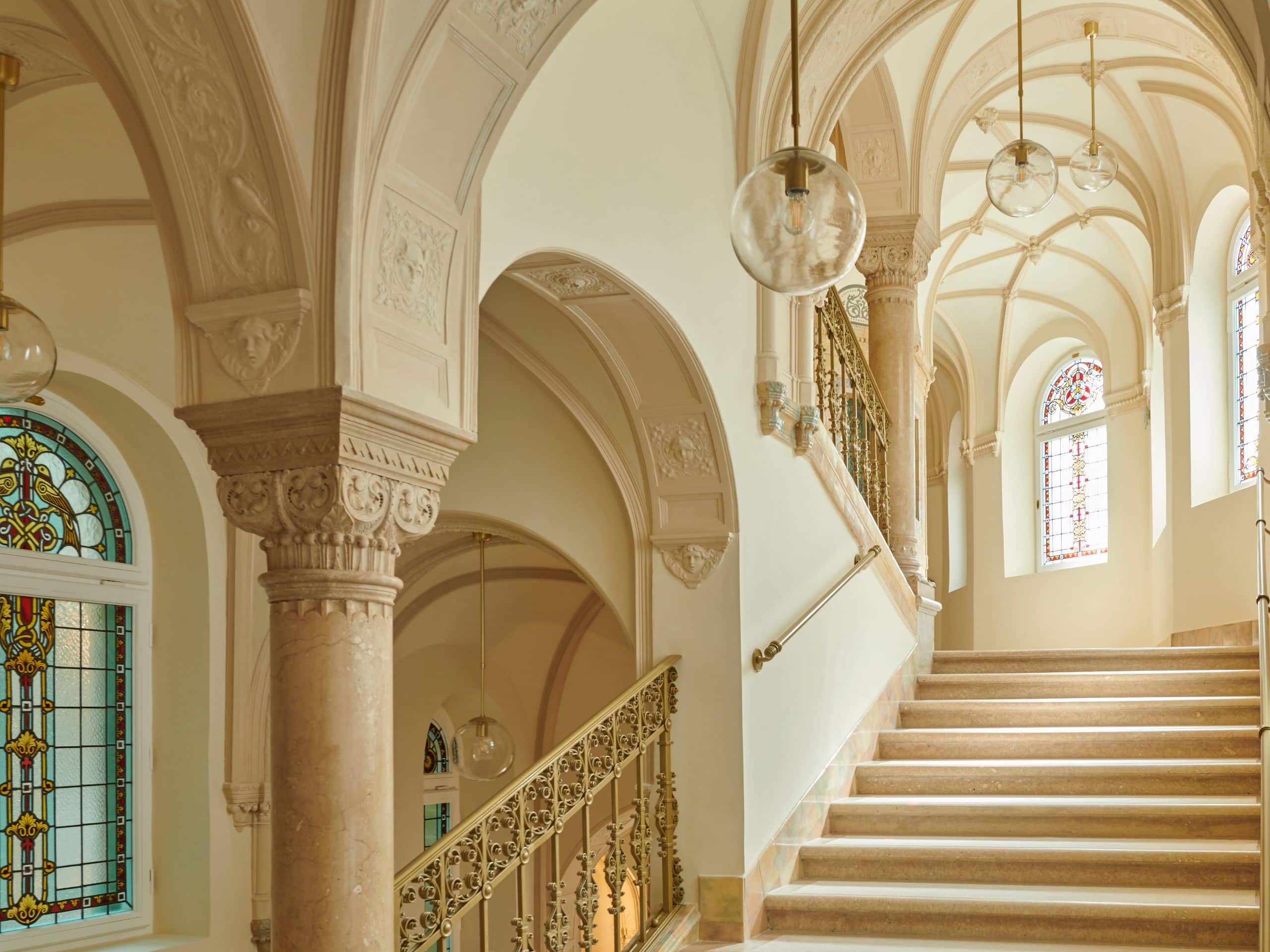 Párisi Udvar Hotel Budapest Staircase