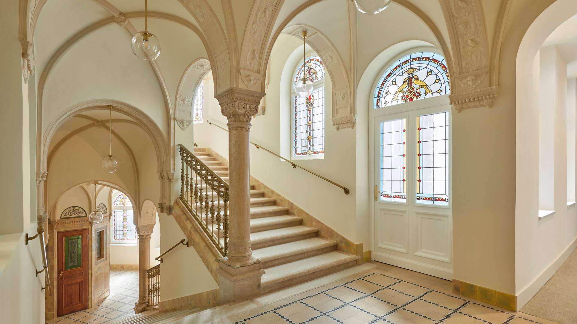 Parisi Udvar Hotel Budapest Staircase