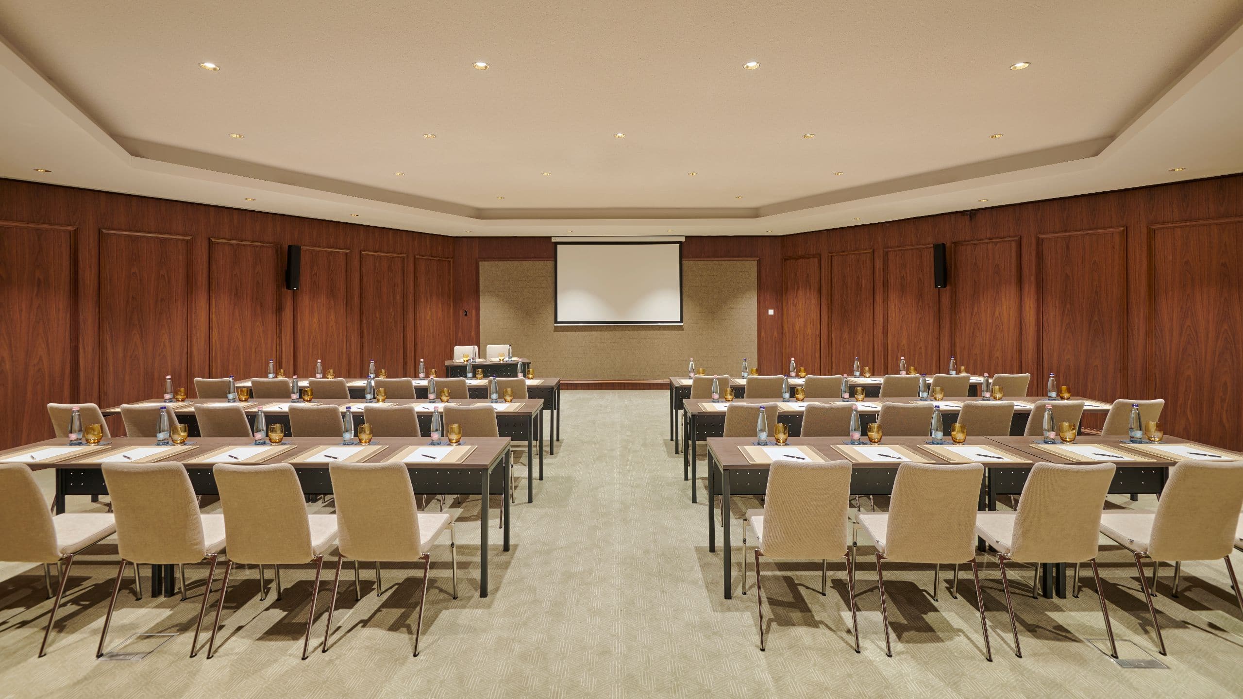 3 of 7 Párisi Udvar Hotel Budapest Parisi Salon Classroom Setup