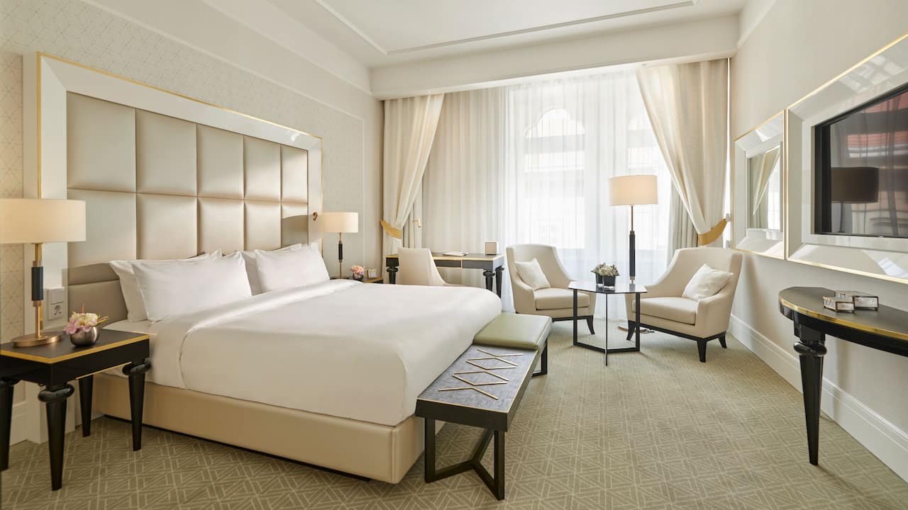 Parisi Udvar Hotel Budapest King Bed Deluxe Guestroom