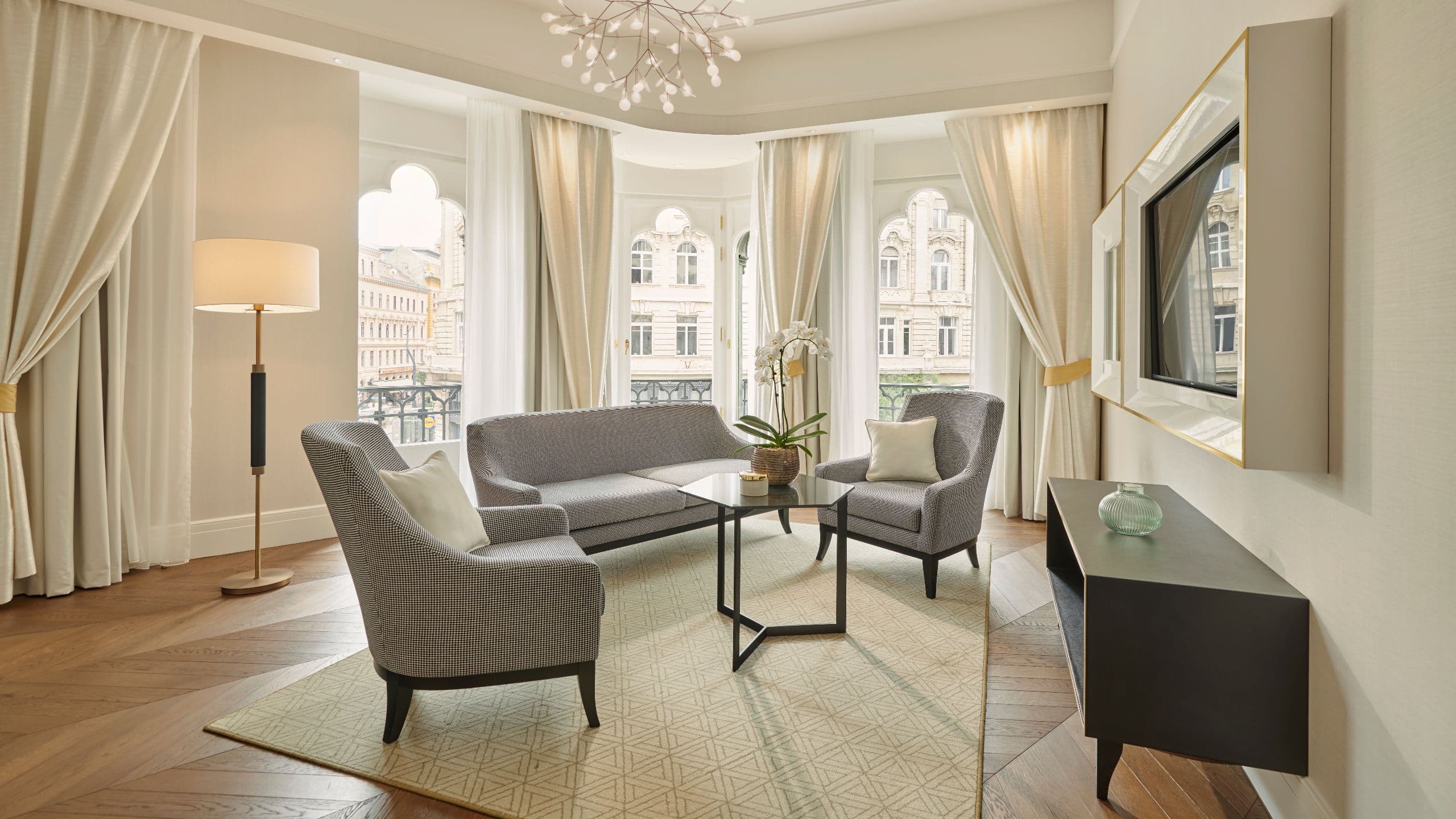 2/6 Párisi Udvar Hotel Budapest Brudern Suite Living Room