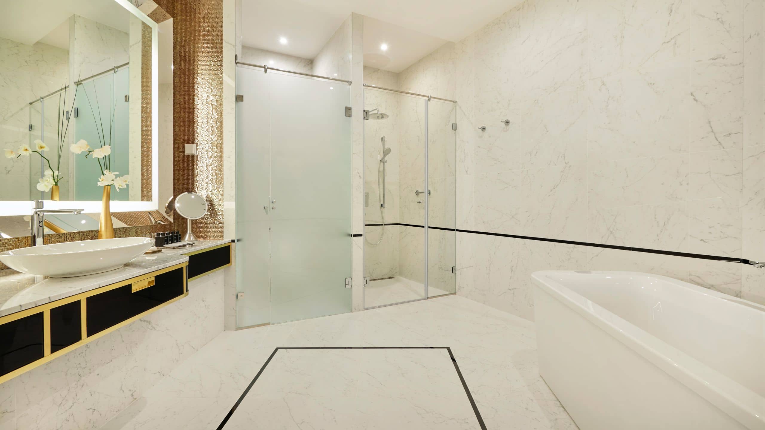 3/6 Párisi Udvar Hotel Budapest Hexagon Residence Bathroom