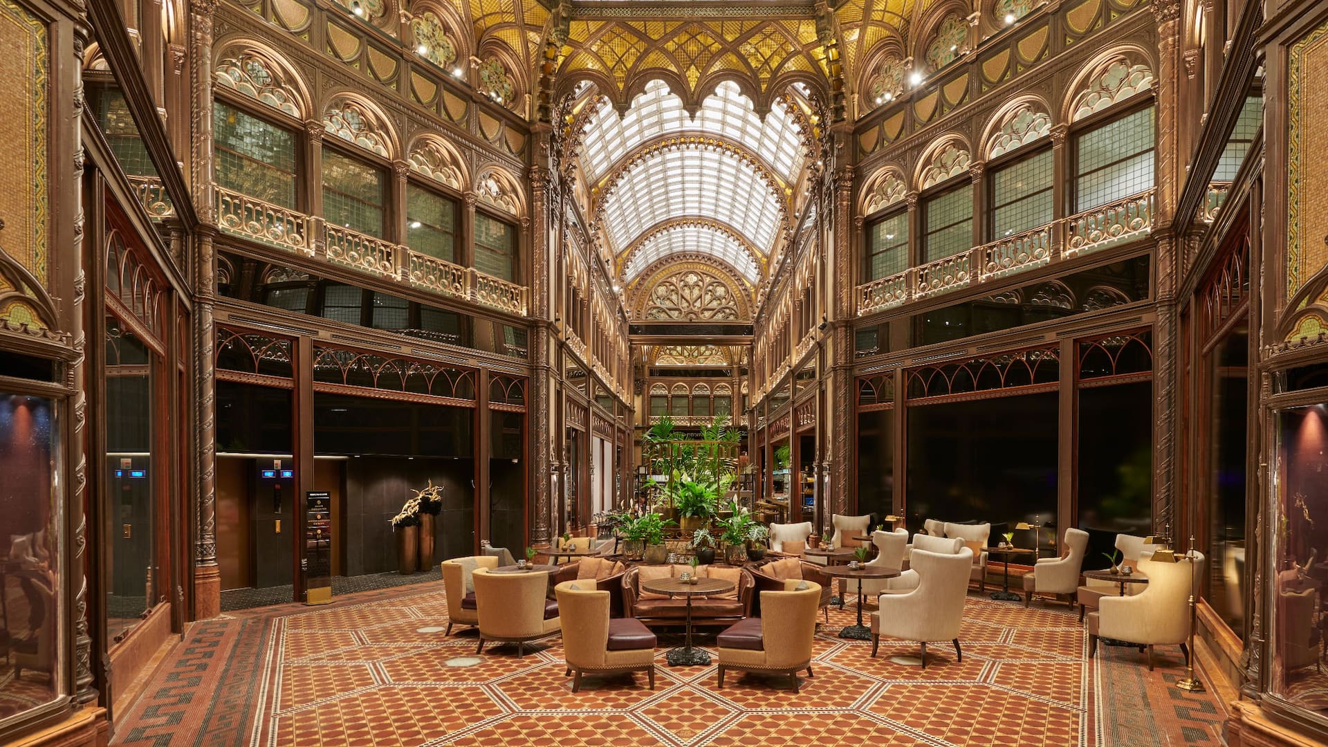 Parisi Udvar Hotel Budapest Lobby