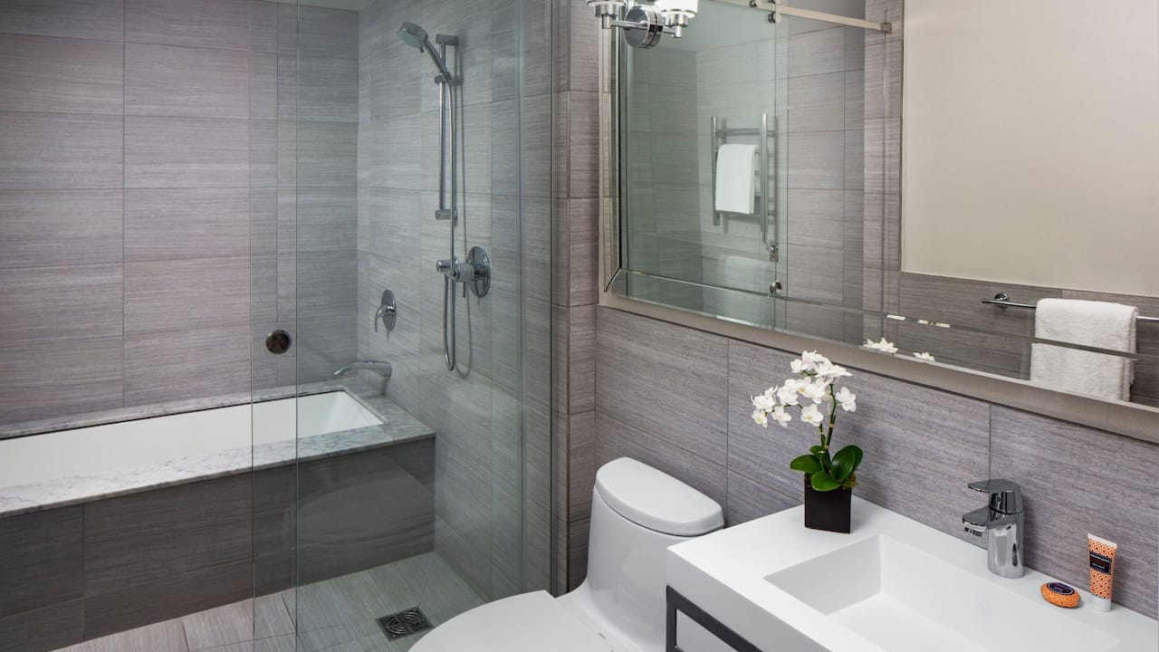 1 King Brownstone Executive Bathroom
