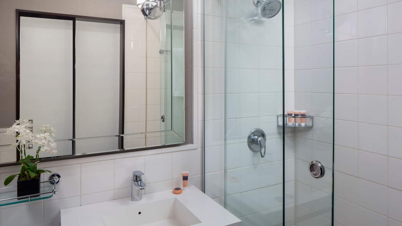 1 Double Bed Bathroom