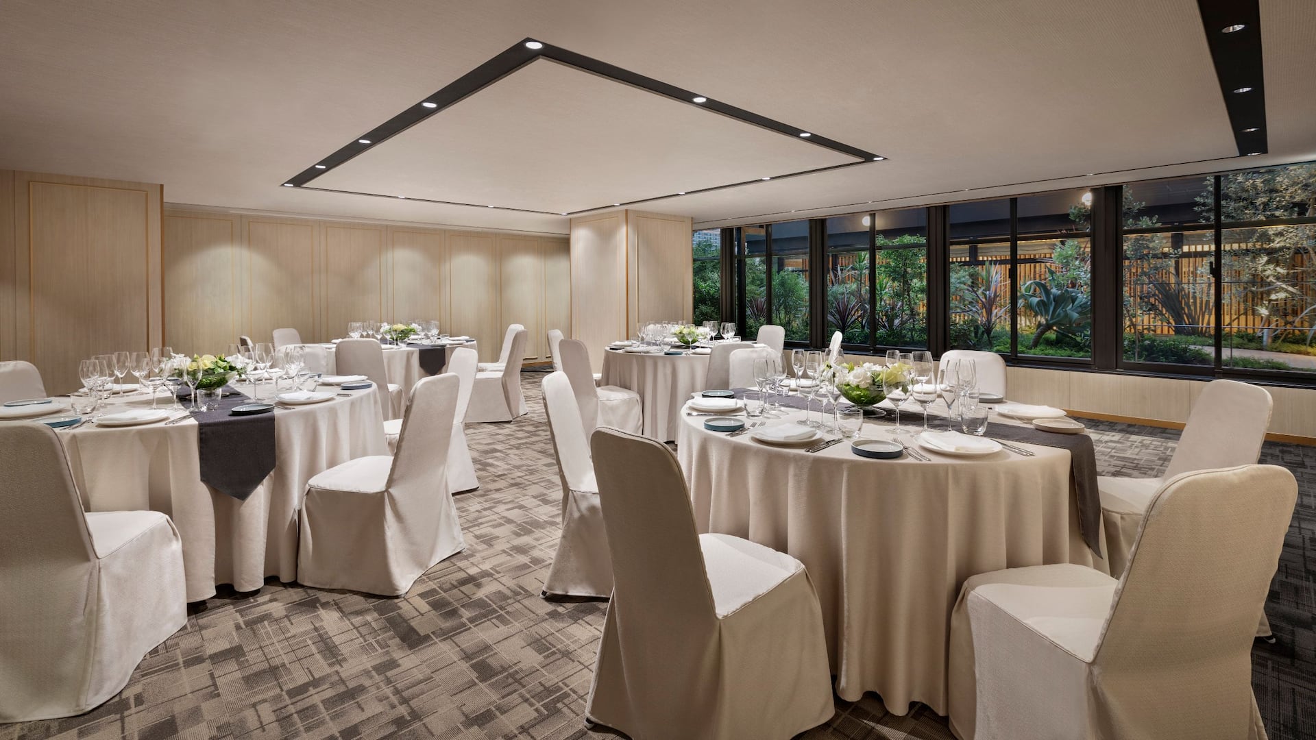 Hyatt Regency Tokyo Bay Meeting Room Rounds