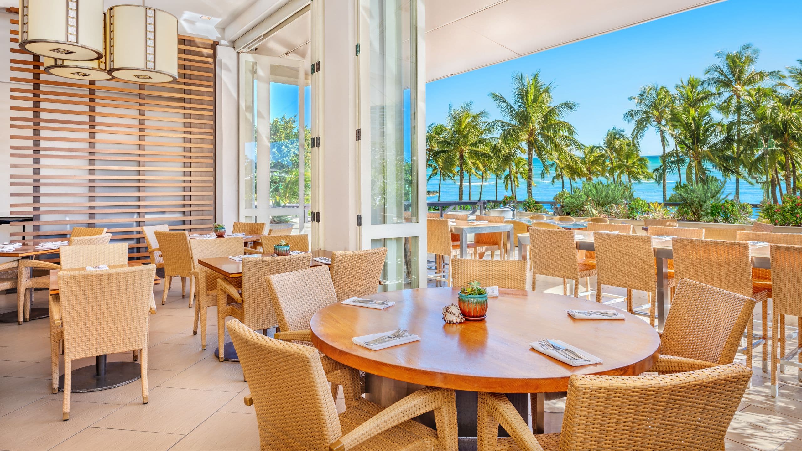 Hyatt Regency Waikiki Beach Resort and Spa The Buffet at Hyatt Dining Room