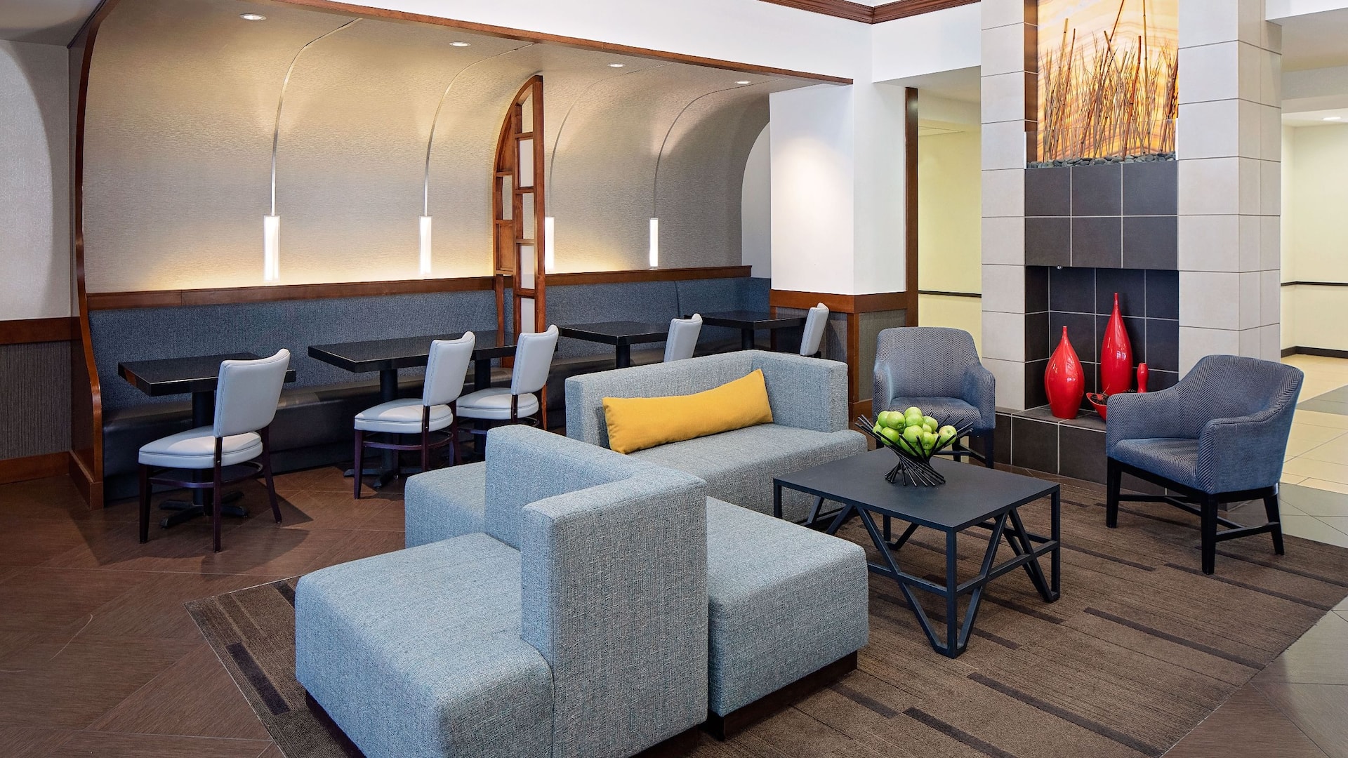 Hyatt Place Ontario/Rancho Cucamonga Lobby Seating