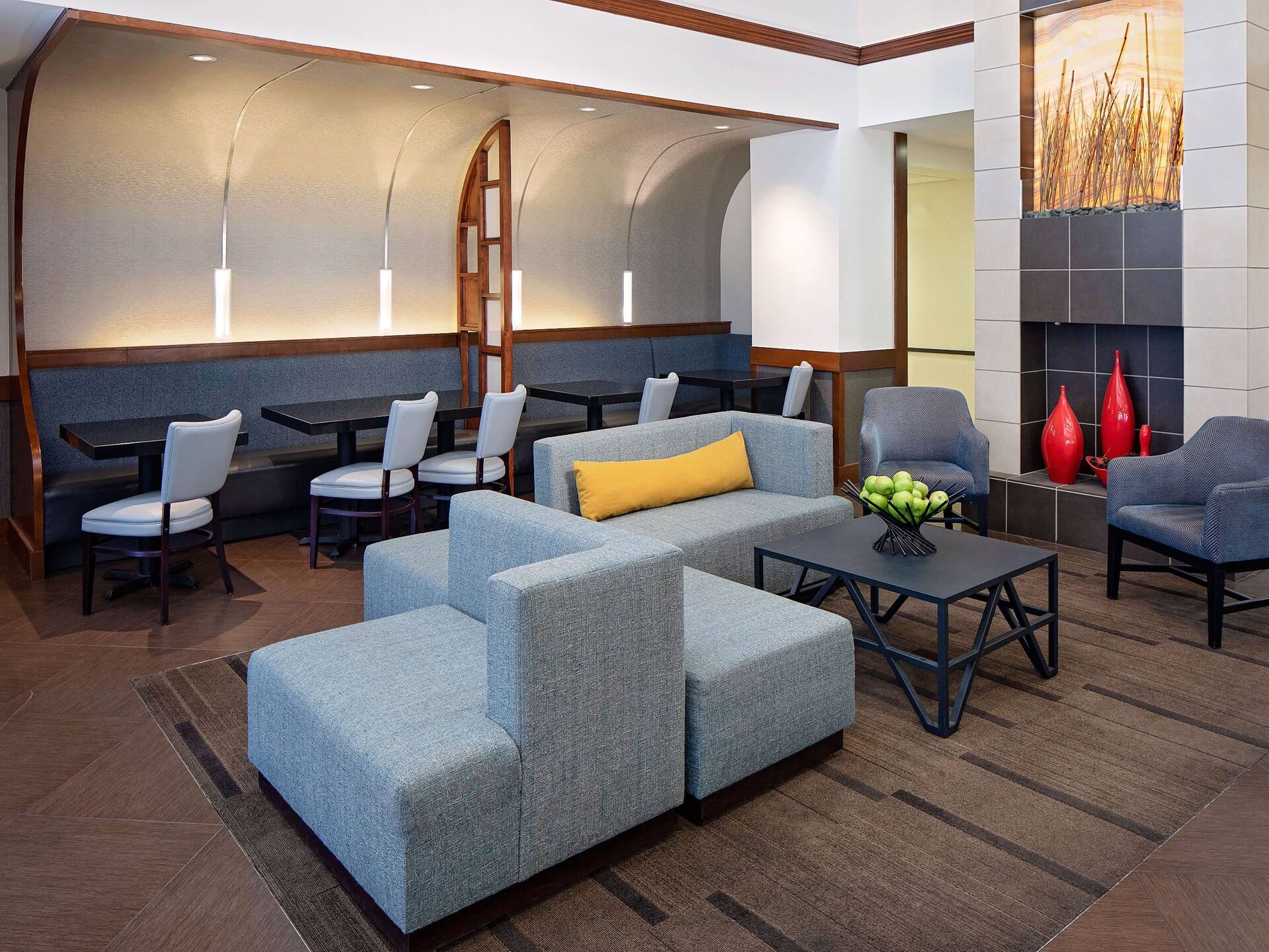 Hyatt Place Ontario/Rancho Cucamonga Lobby Seating