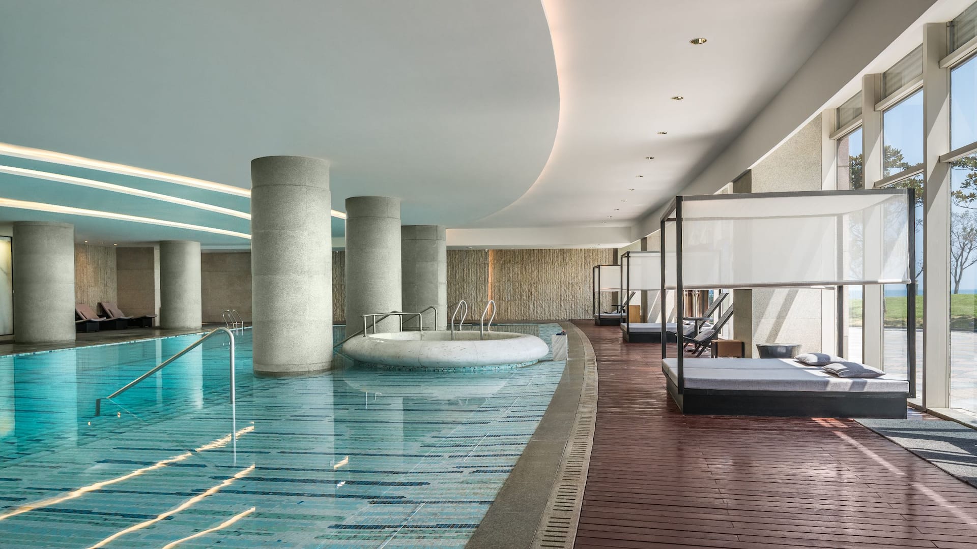 Hyatt Regency Qingdao Swimming Pool
