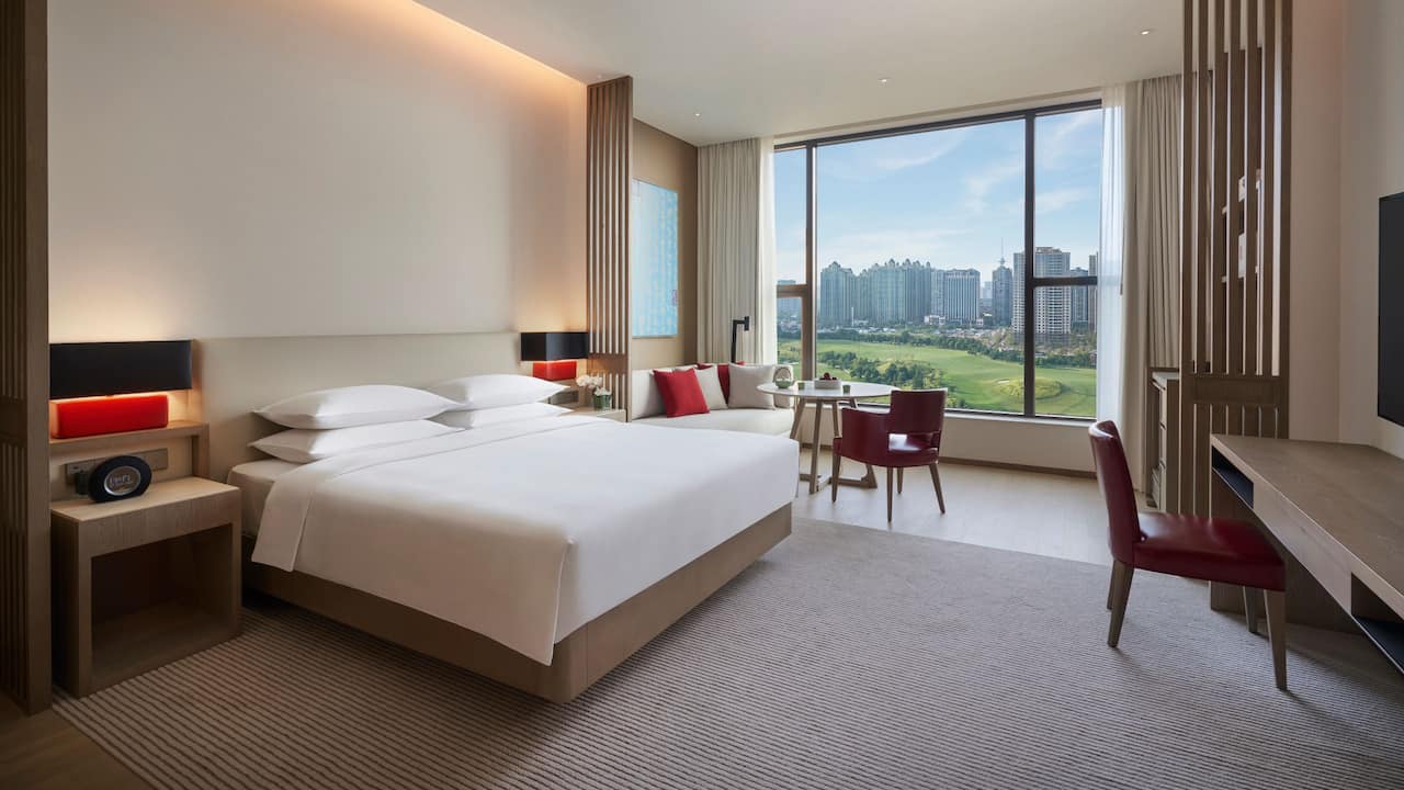 King Guestroom Golfcourse View