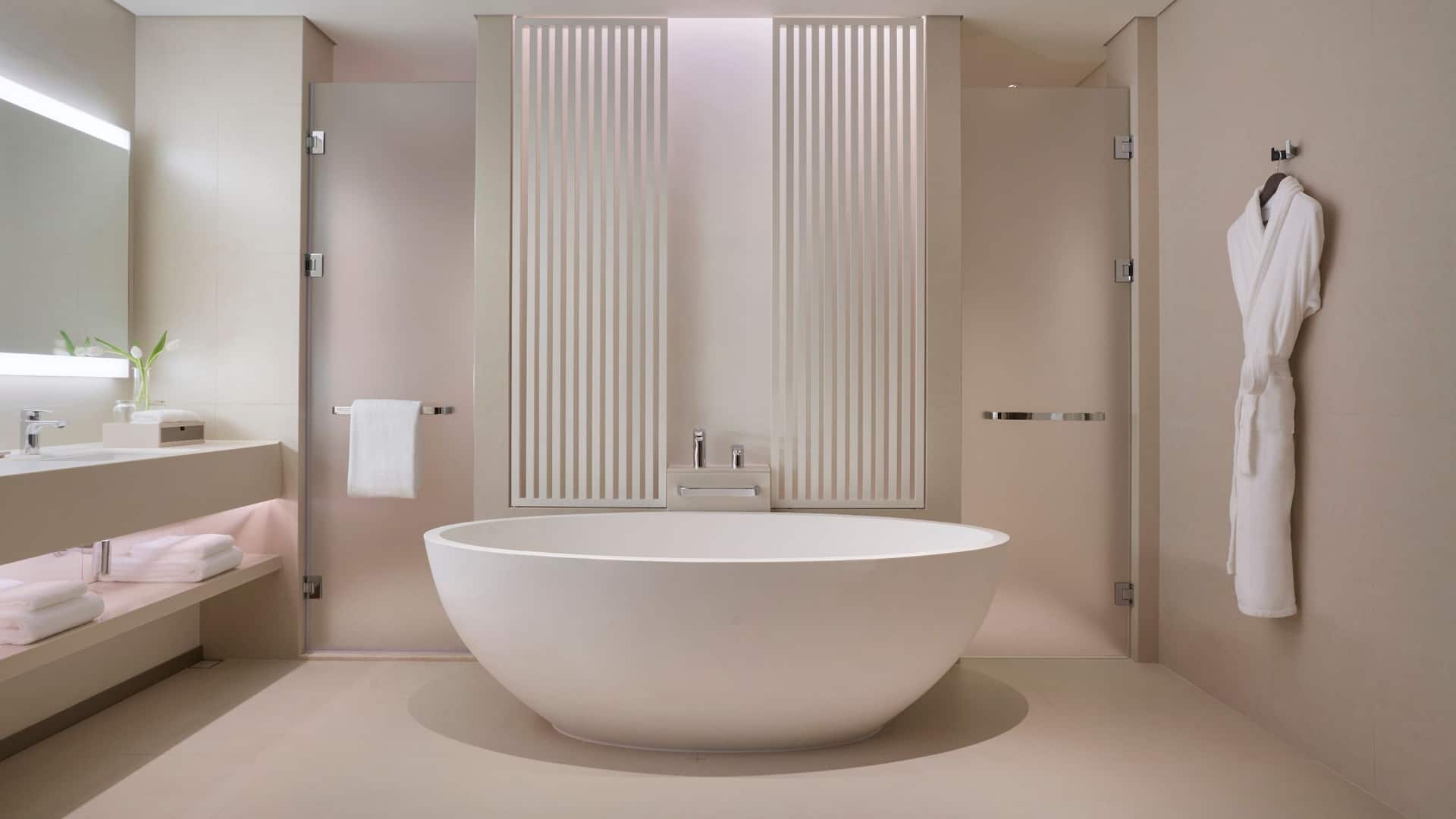 3 de 3 Hyatt Regency Zhuzhou Suite Bathroom