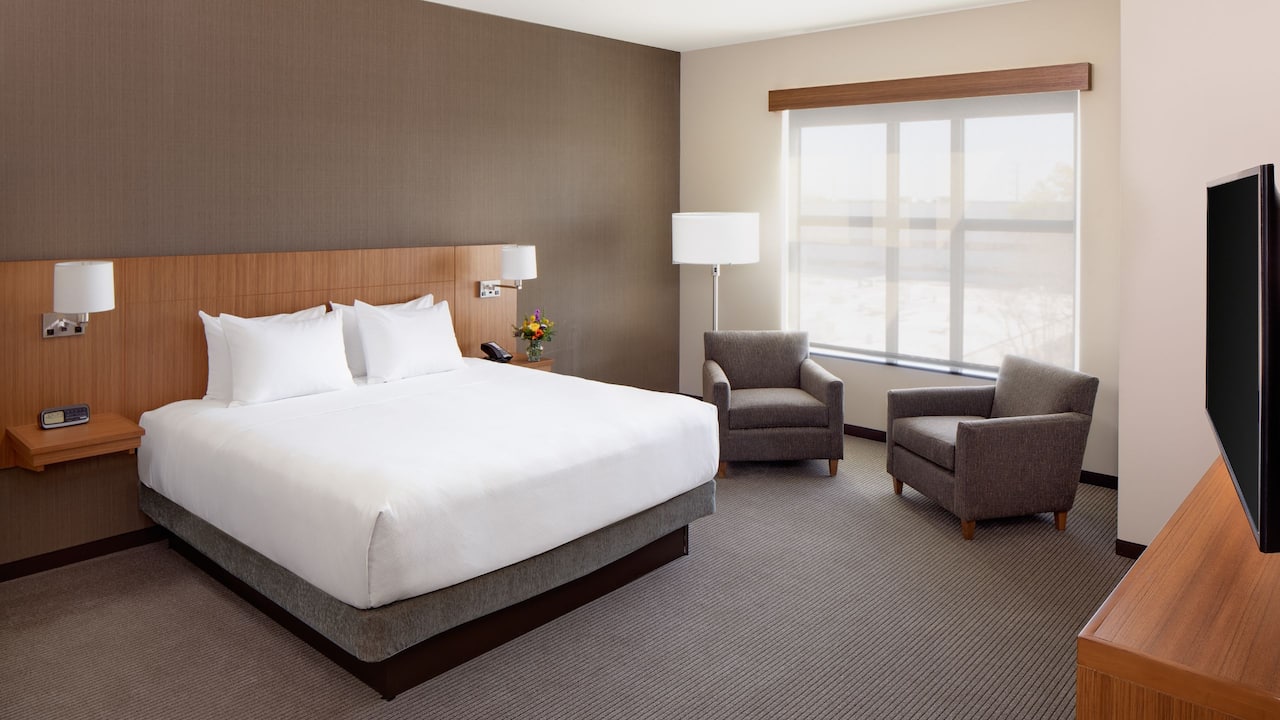 KING SUITE BEDROOM