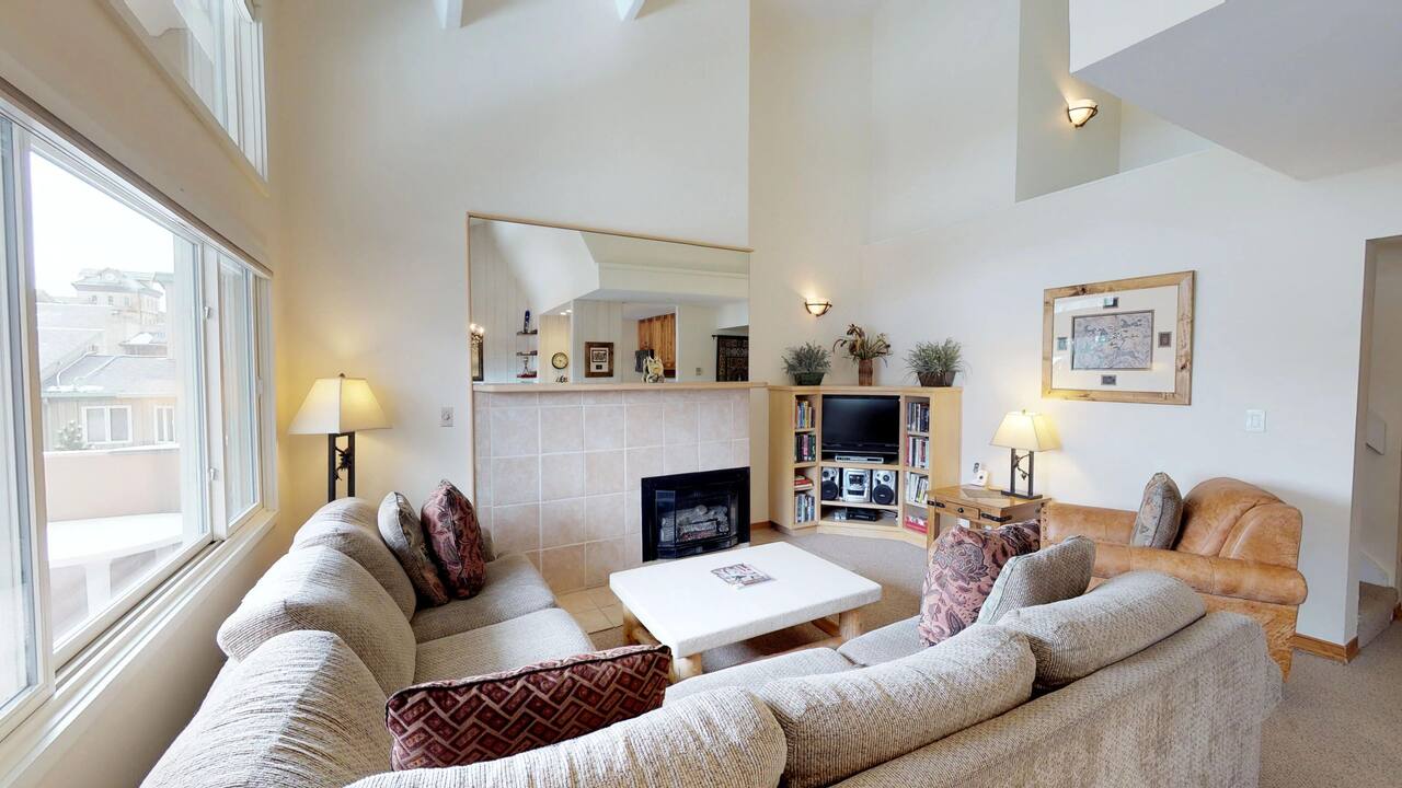 2 bedroom condo with 3 bath and loft 