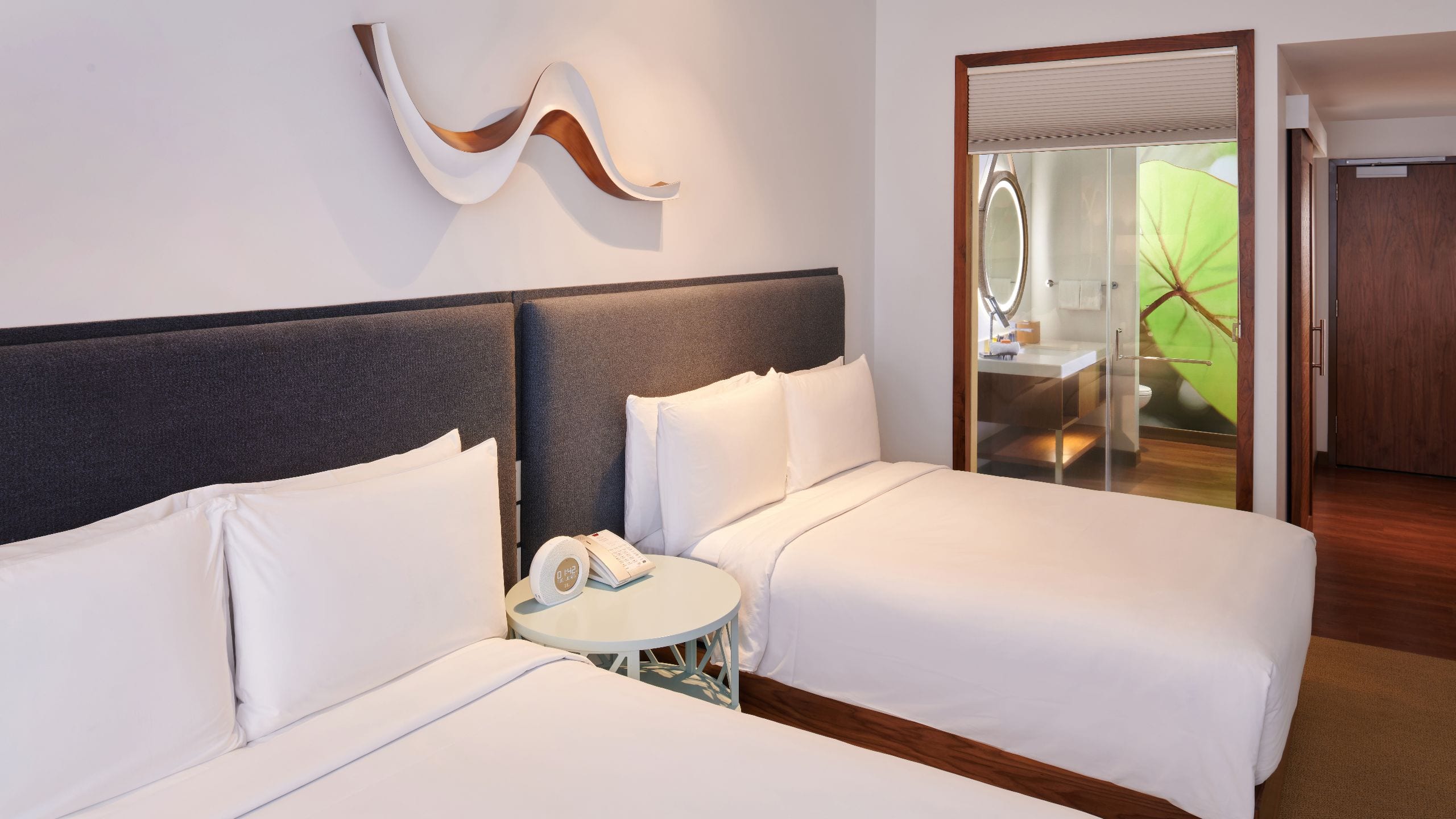 2 de 3 Hyatt Centric Waikiki Beach Double Bed Room