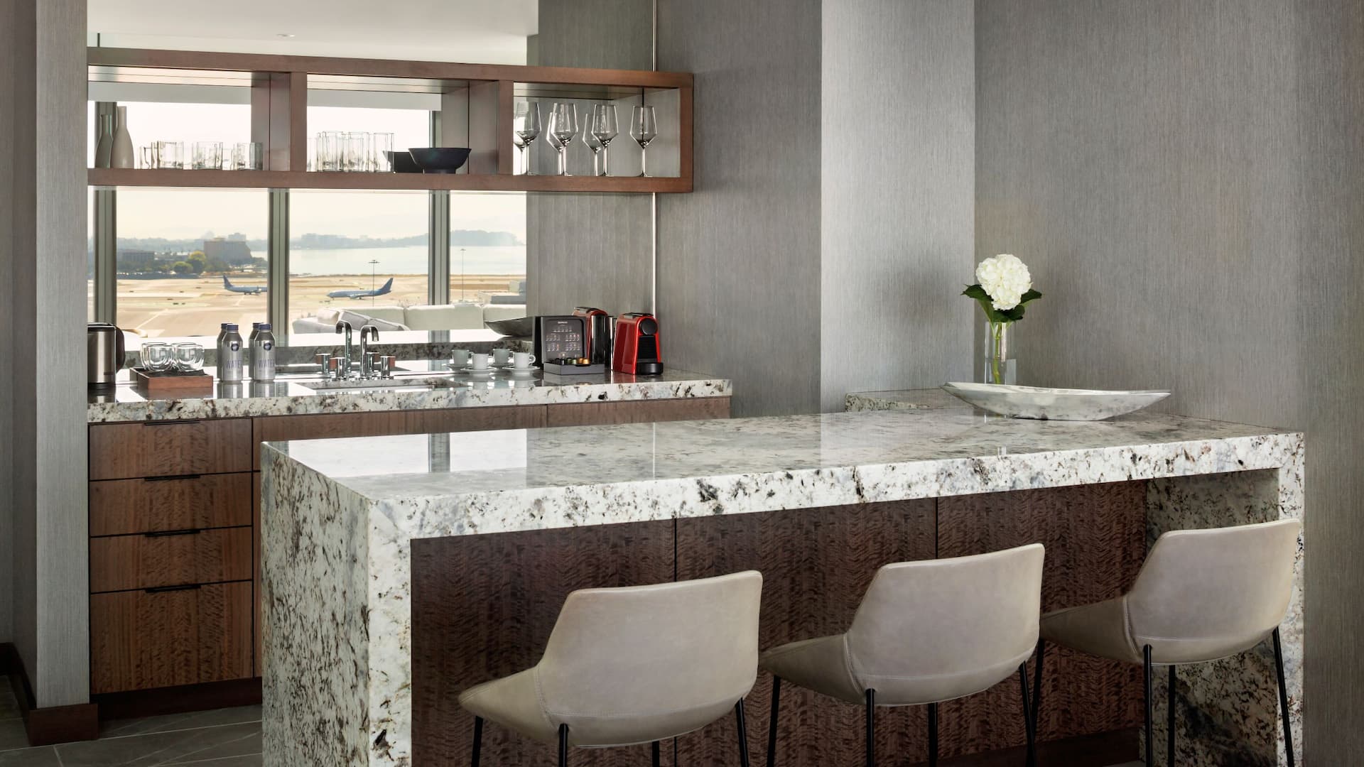 Grand Hyatt at SFO Executive Suite Bar