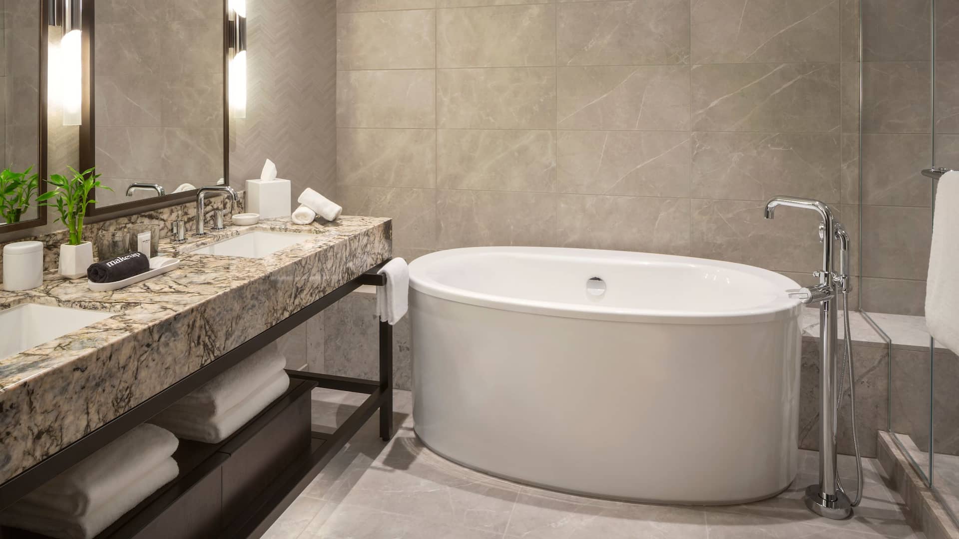 3/4 Grand Hyatt at SFO Grand Suite Bathroom