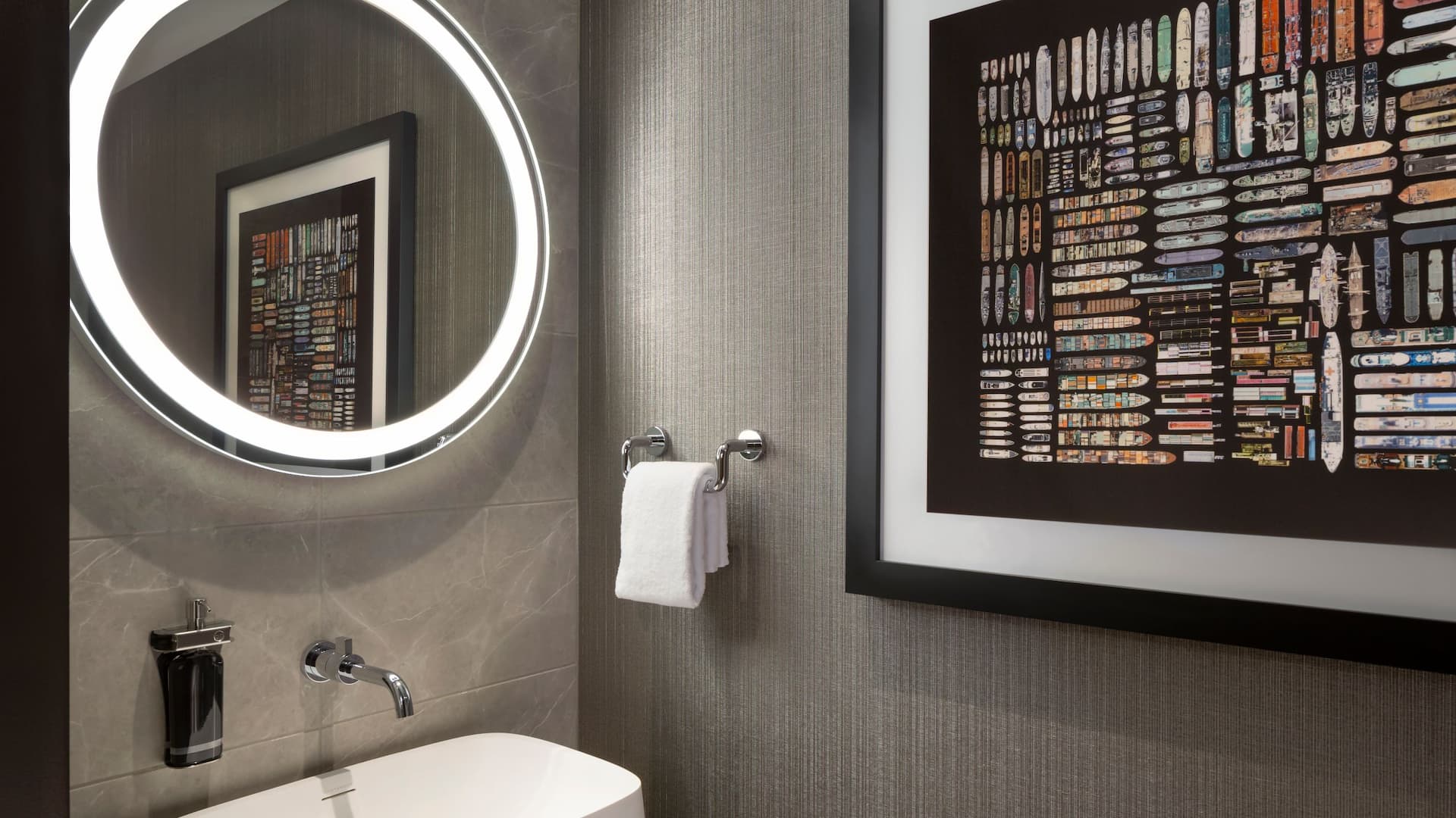 4/4 Grand Hyatt at SFO Suite Powder Room
