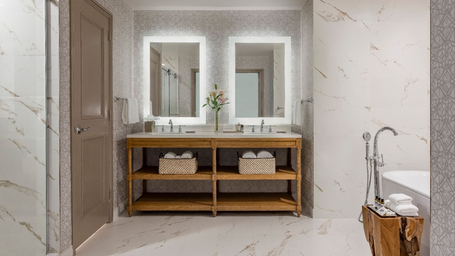 3/6 Hyatt Regency Coral Gables Alhambra Presidential Suite Bathroom