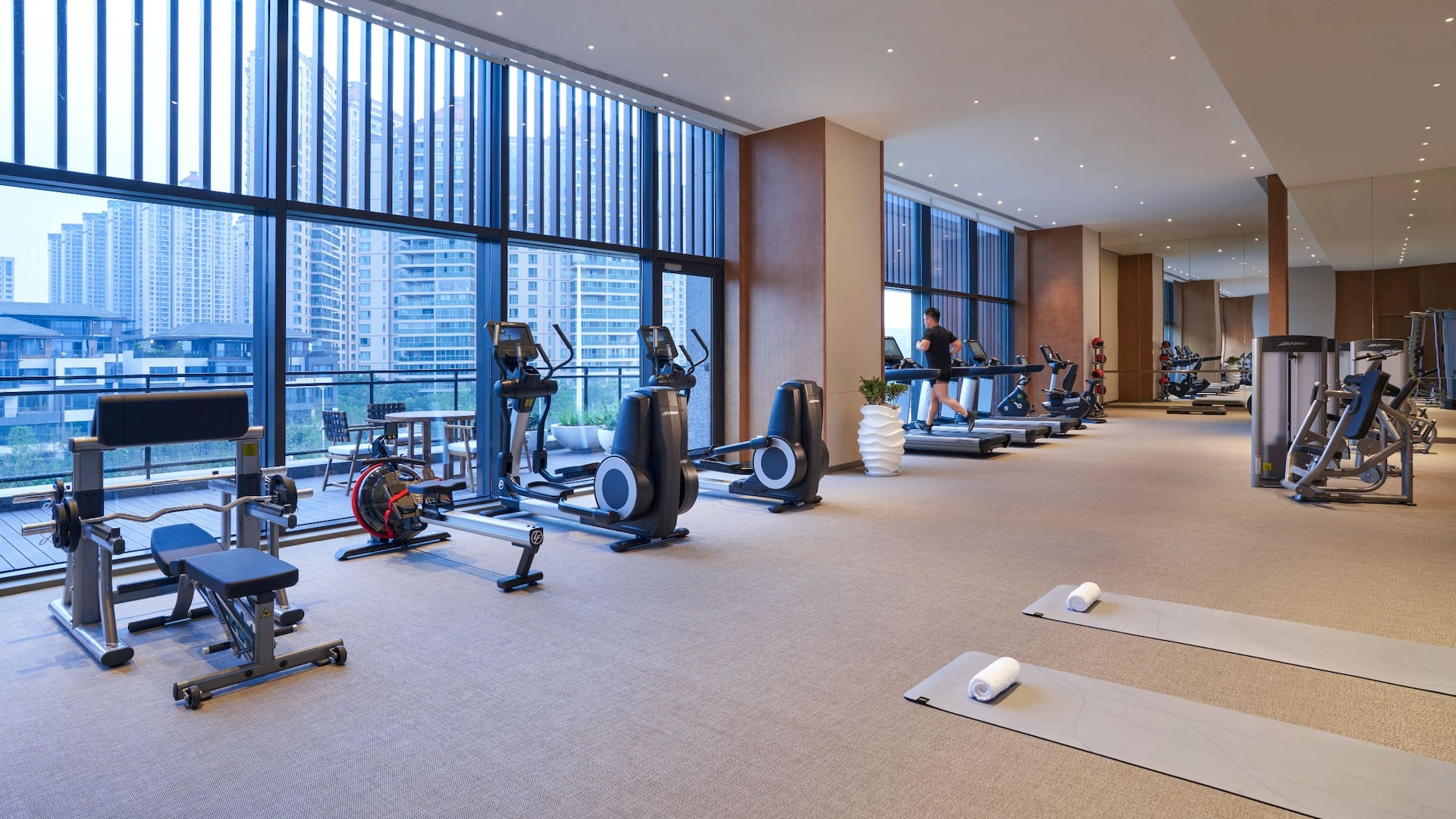Hyatt Regency Zhuzhou Fitness Center with Runner