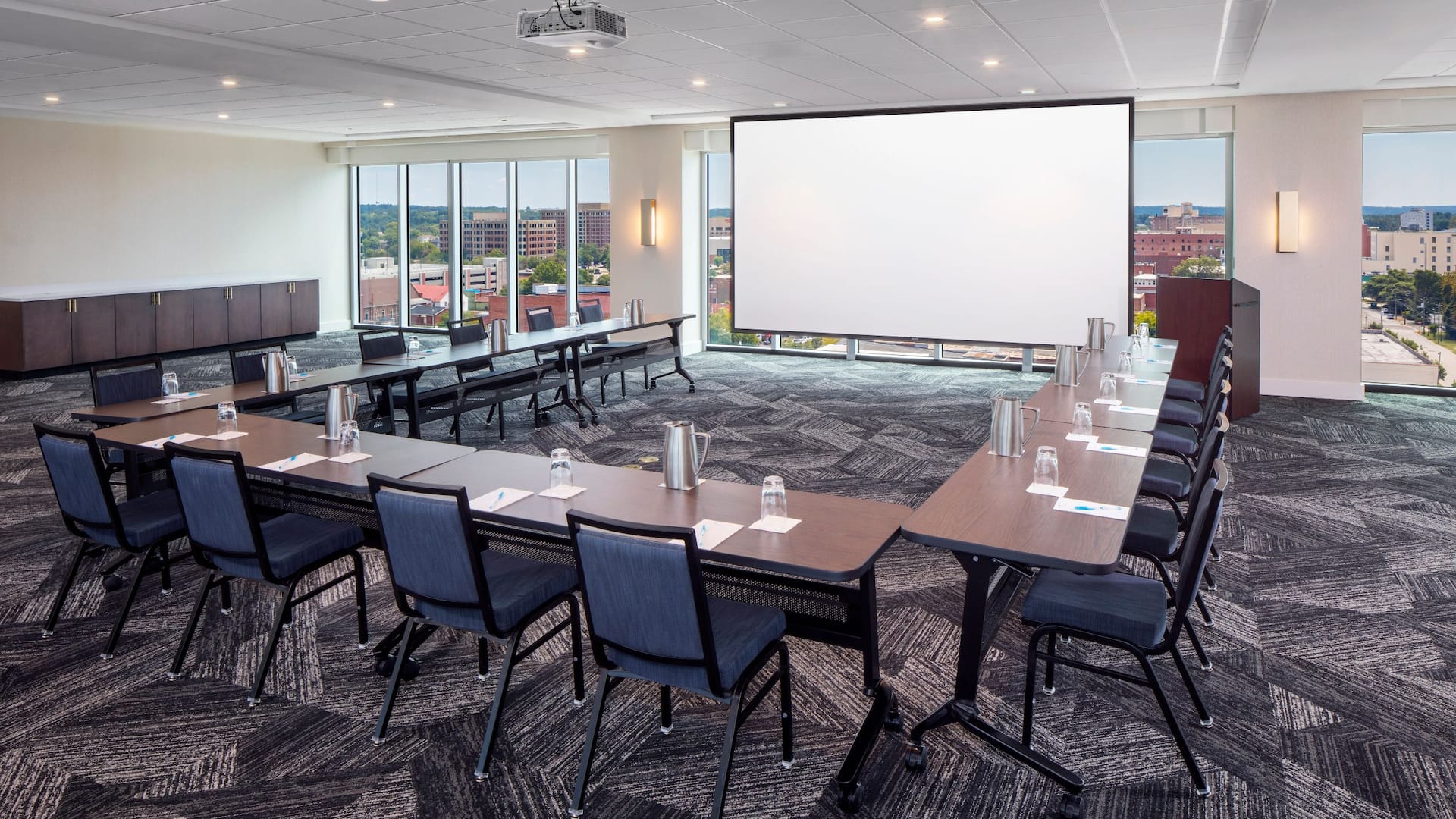 Hyatt House Augusta / Downtown Gathering Ushape