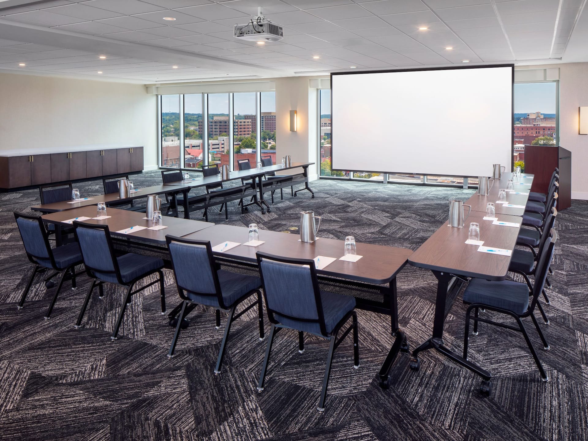 Hyatt House Augusta / Downtown Gathering Ushape