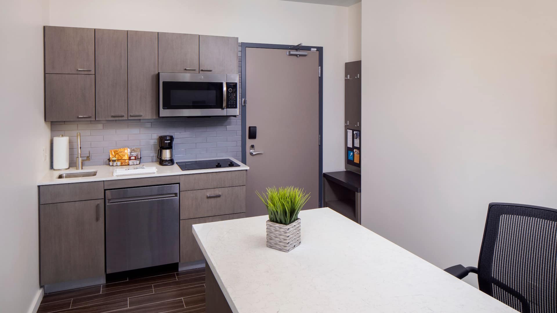 Hyatt House Augusta / Downtown King Studio Kitchen