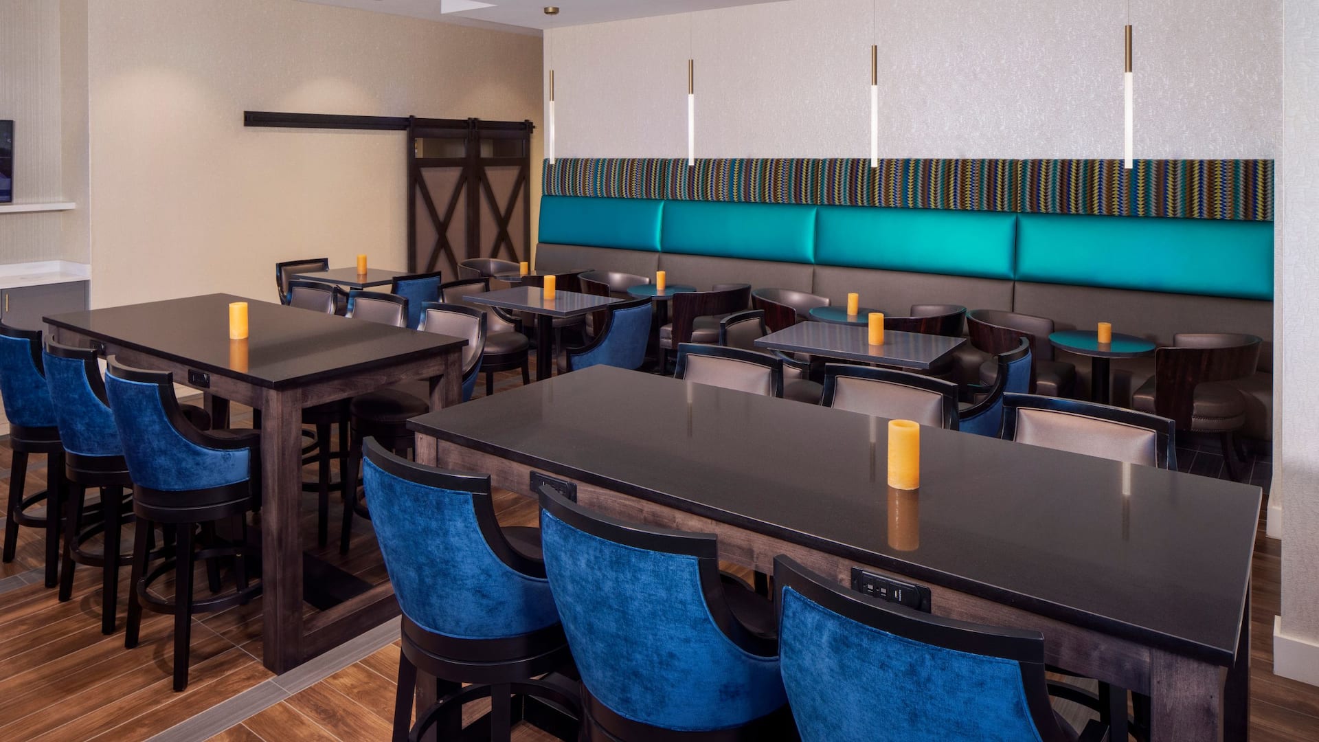 Hyatt House Augusta / Downtown Lobby Bar Seating