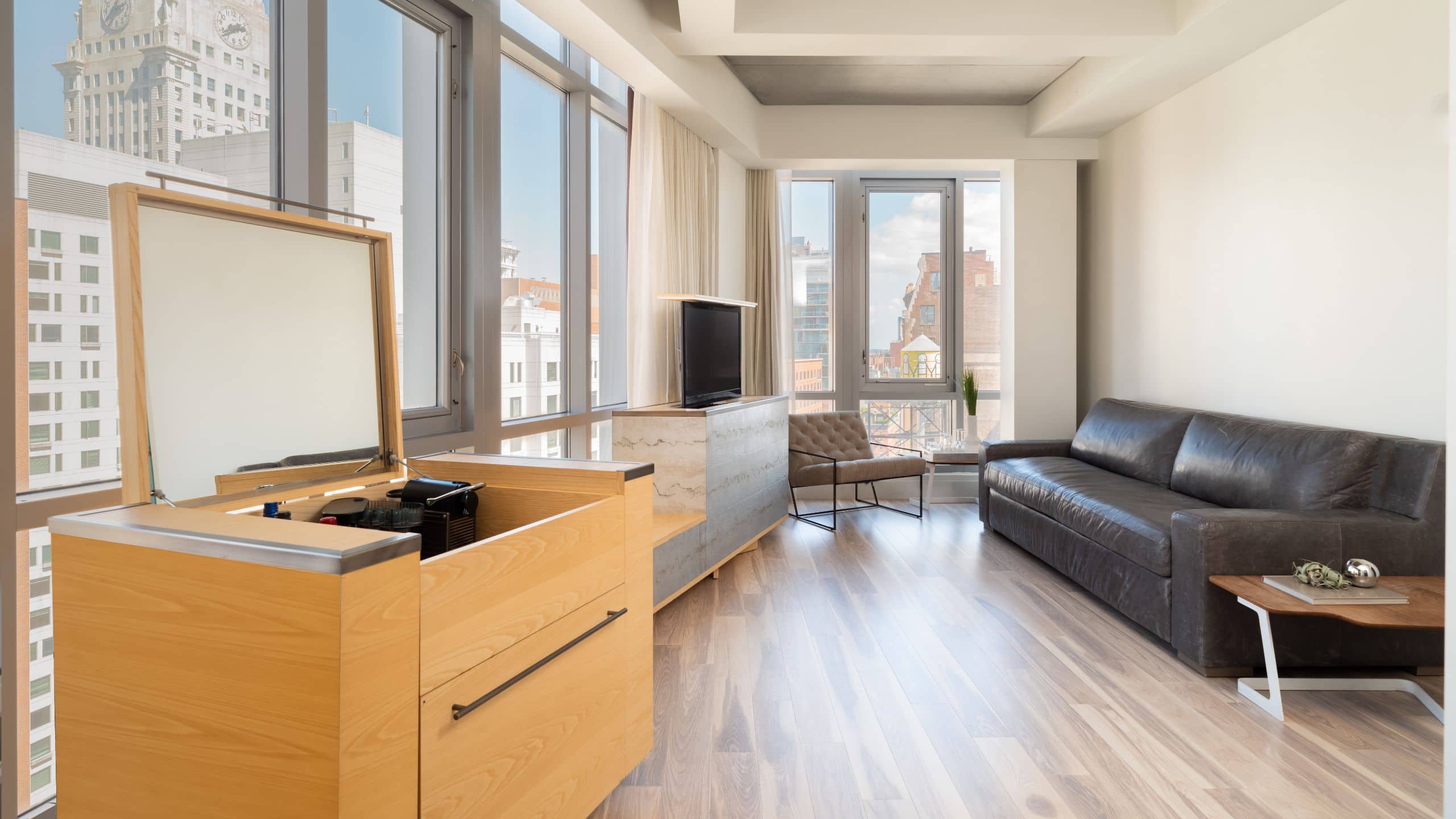 2 von 4 Hyatt Union Square New York Empyreal Suite Living Area