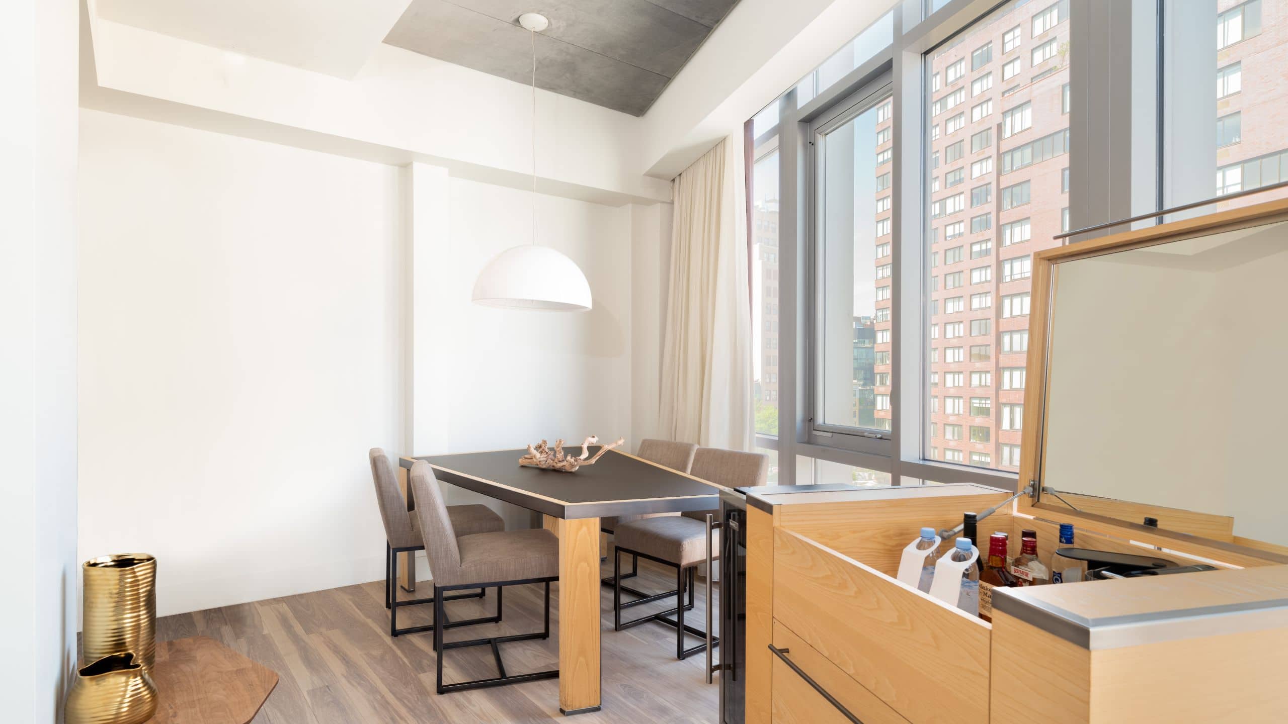 3 von 4 Hyatt Union Square New York Empyreal Suite Table Area