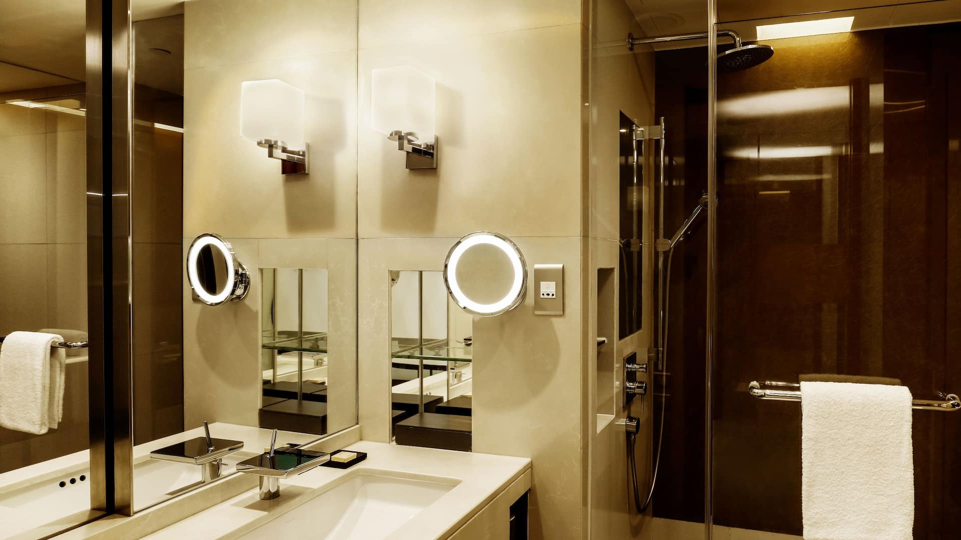 2 von 2 Hyatt Regency Hong Kong, Tsim Sha Tsui Bathroom