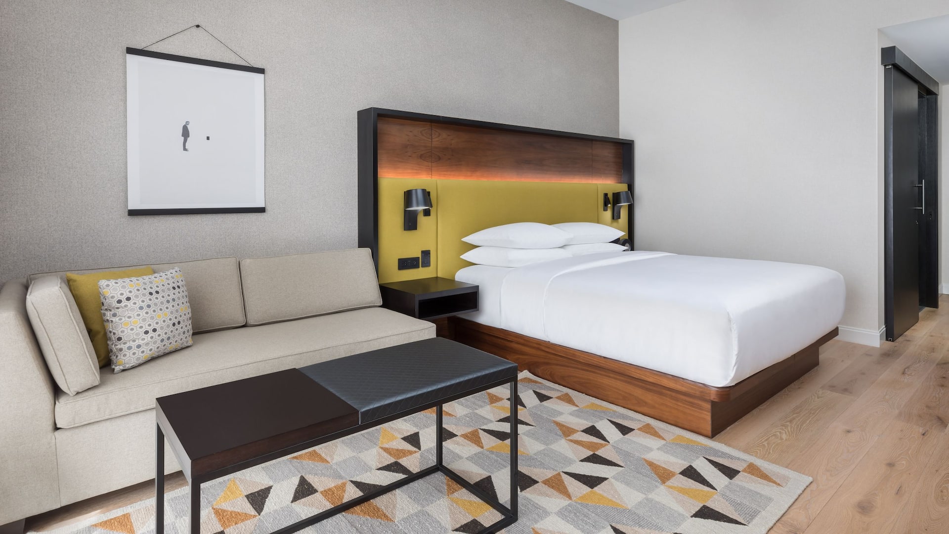 1 из 6 Hyatt Centric Mountain View King Couch